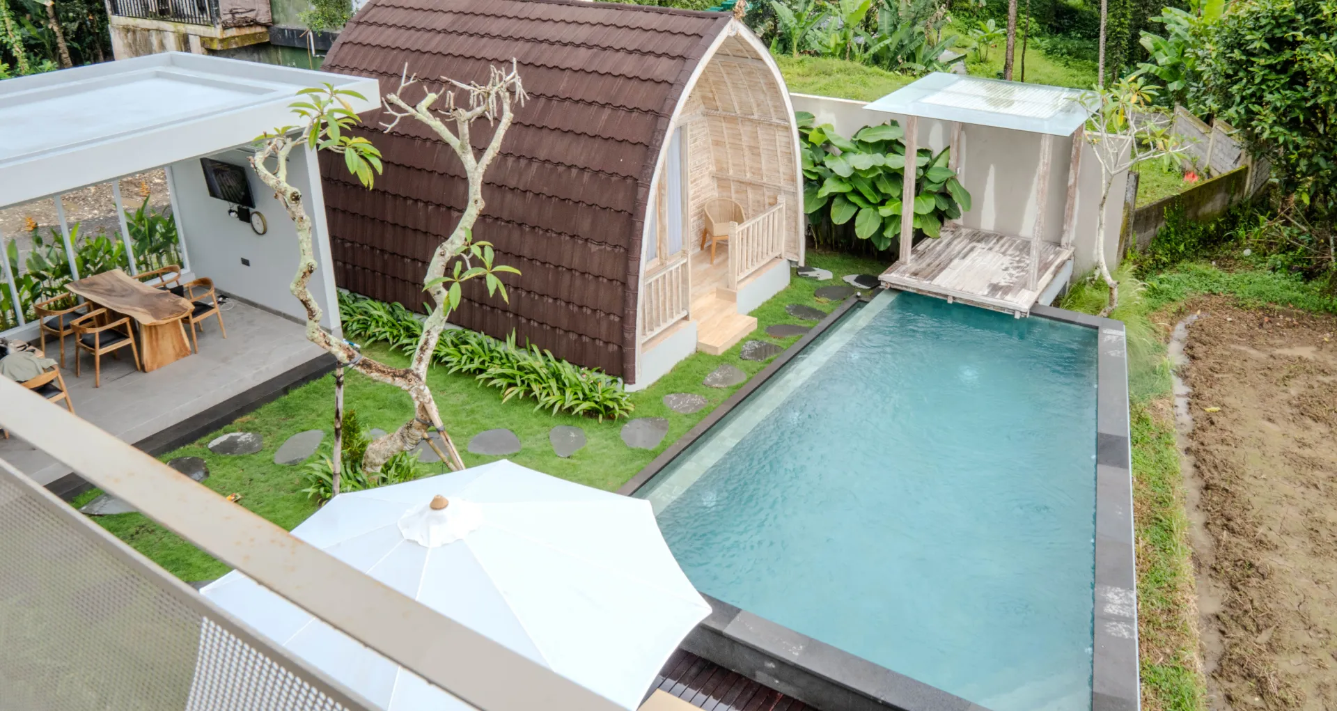 Villa Merta Ayung - 3-Bedroom Private Pool Villa with Traditional Lumbung House — image 3