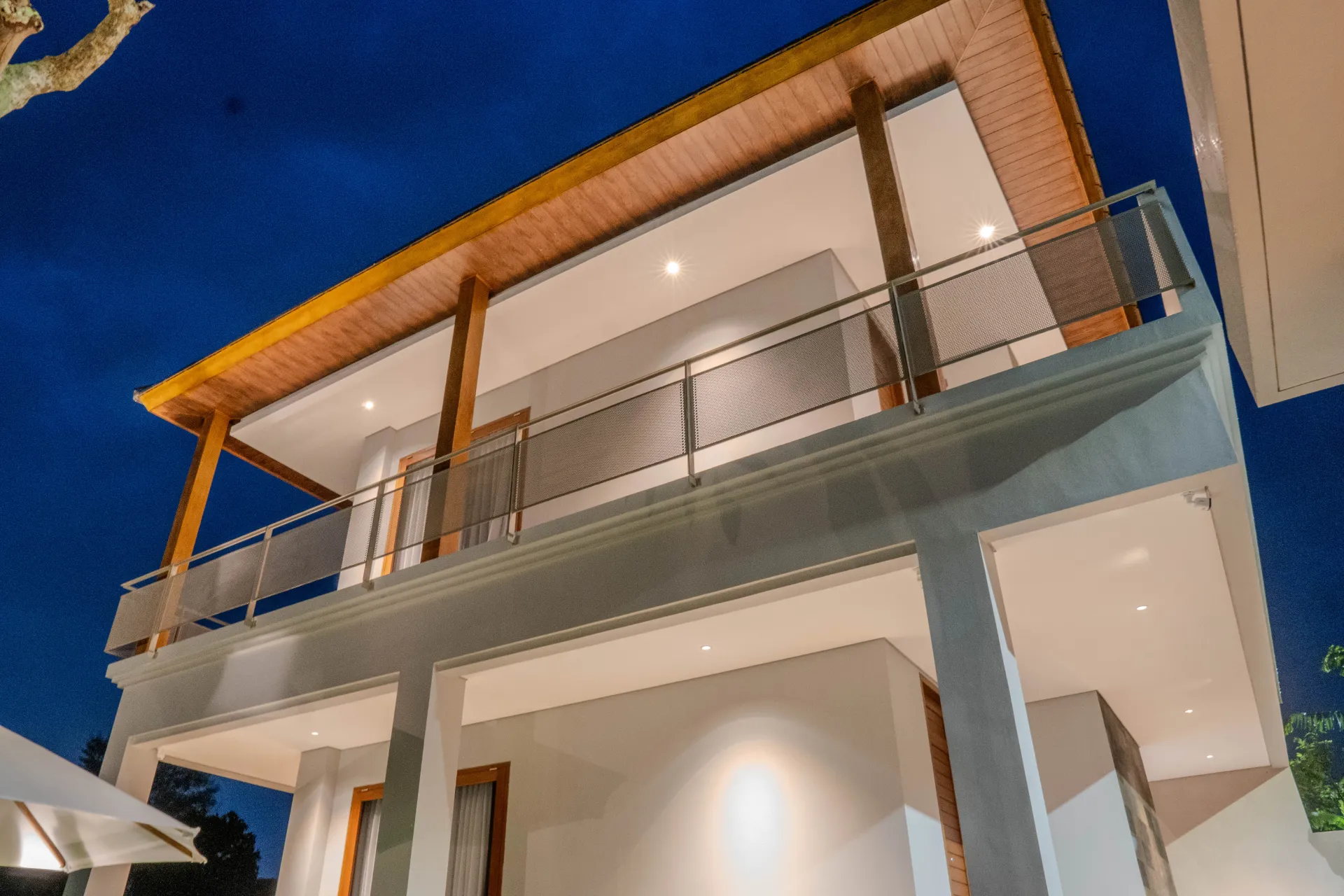 Villa Merta Ayung - 3-Bedroom Private Pool Villa with Traditional Lumbung House — image 2