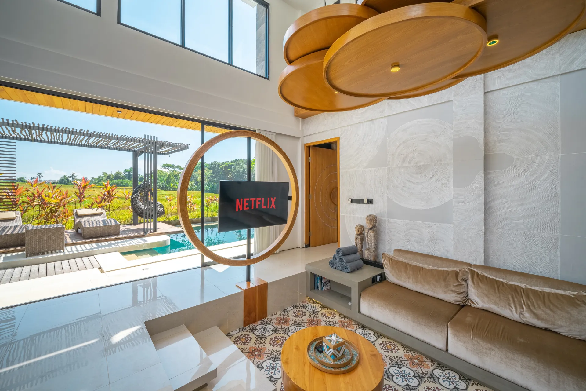 Villa Asri - Incredible Tropical 3BR close to Nyanyi beach — image 4