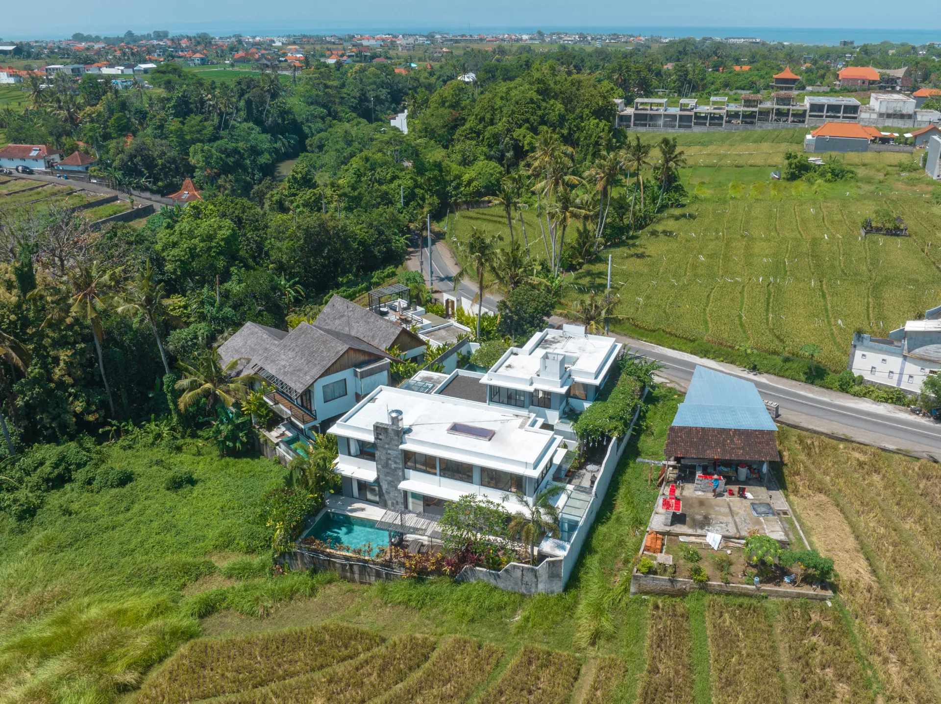 Villa Asri - Incredible Tropical 3BR close to Nyanyi beach — image 2