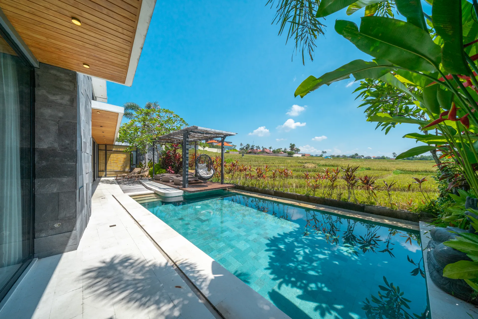 Villa Asri - Incredible Tropical 3BR close to Nyanyi beach — image 1
