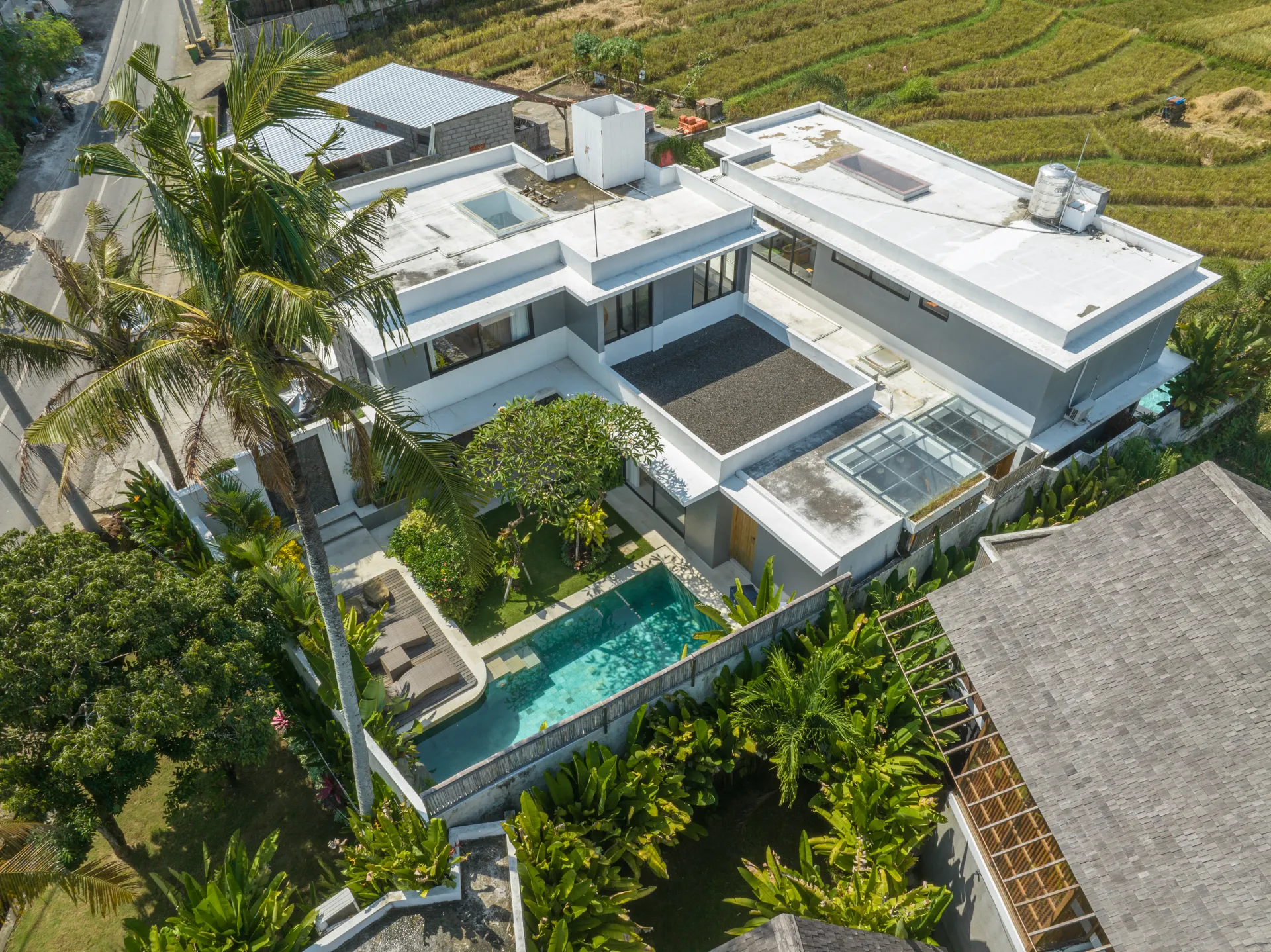 Villa Arunika - Stylish tropical 2BR Villa close to Nyanyi beach — image 3