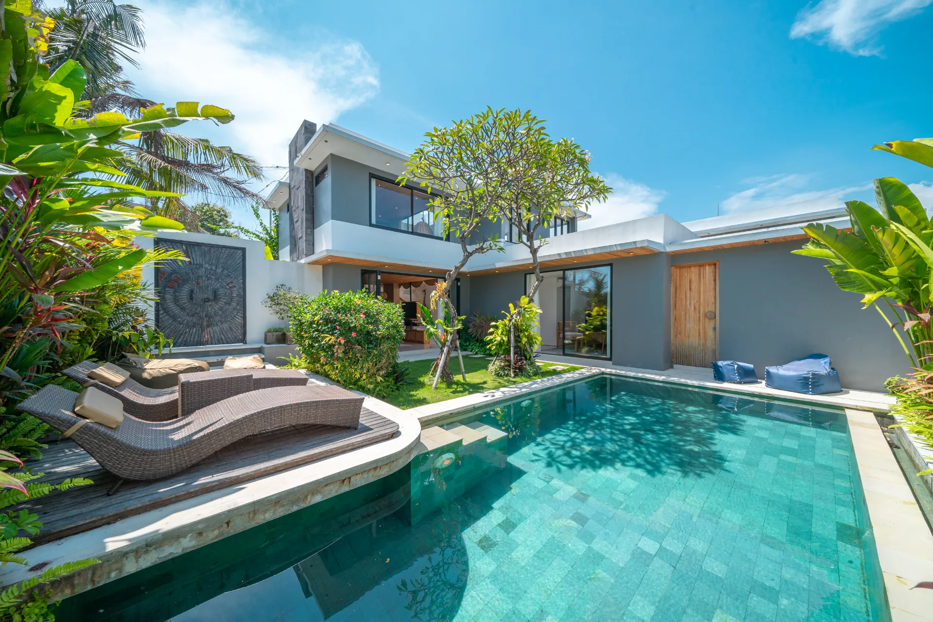 Villa Arunika - Stylish tropical 2BR Villa close to Nyanyi beach — image 2
