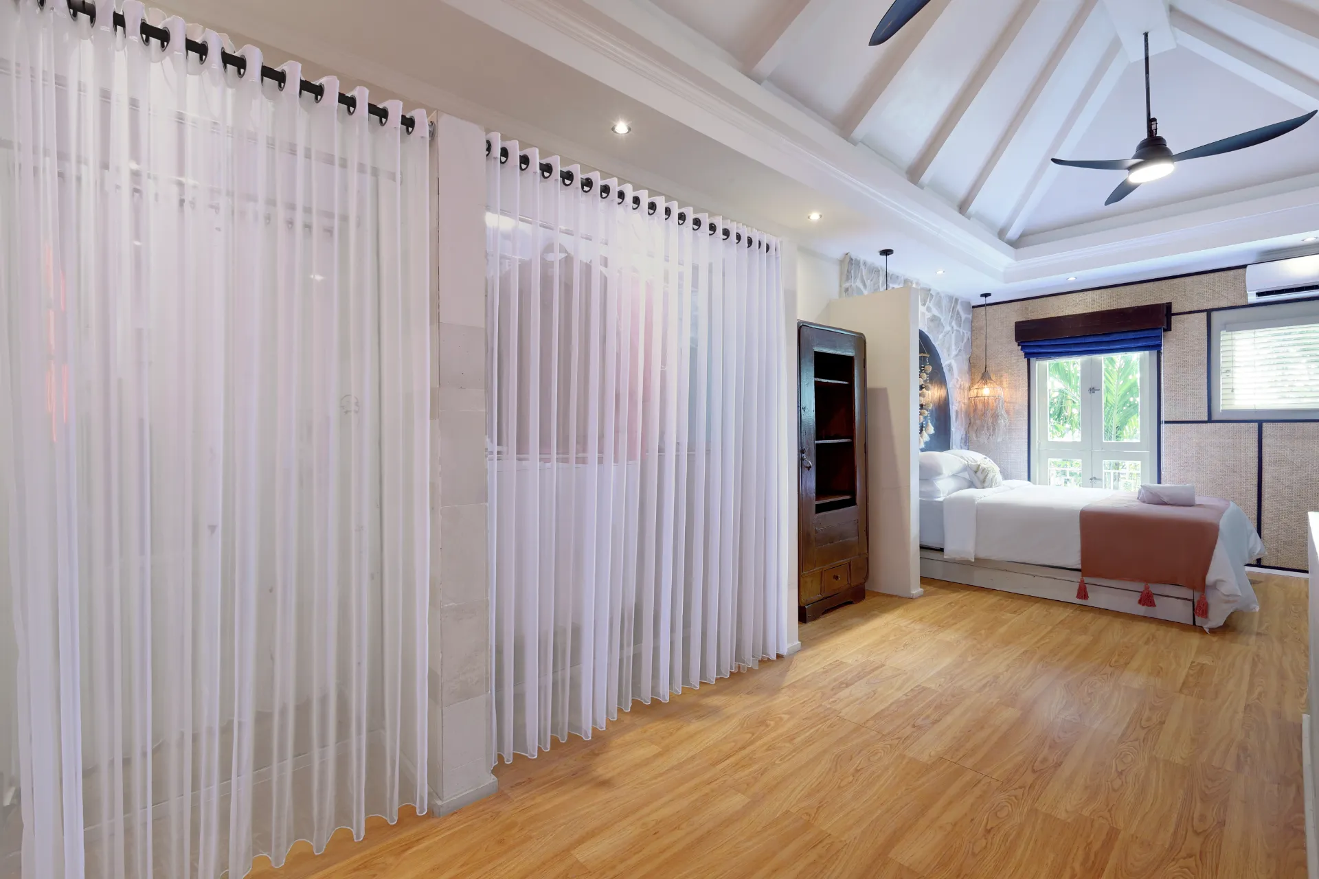 1BR VILLA CENTRAL CANGGU w/ office full kitchen & staff — image 4
