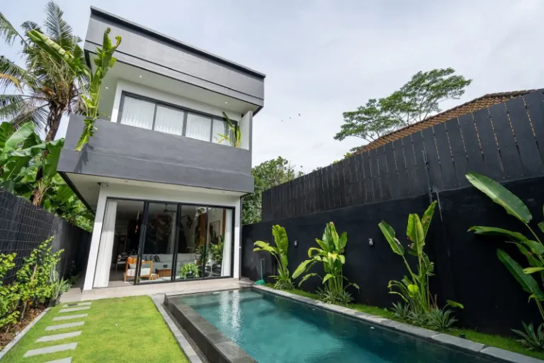 3 BEDROOM FULLY FURNISHED VILLA – 2 STORIES IN PREMIUM LOCATION TUMBAK BAYUH — image 2