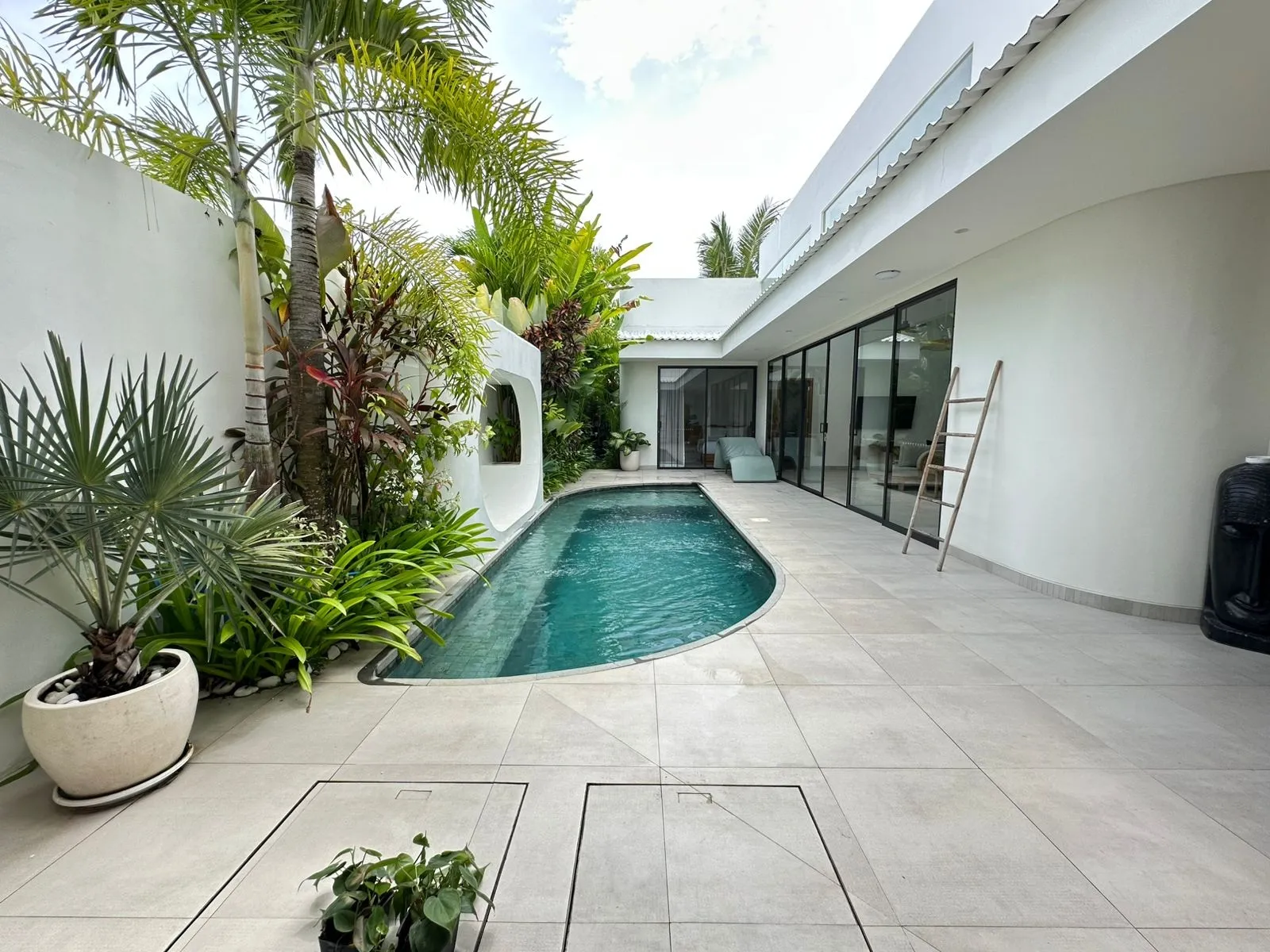 Villa For Rent 3 Bed In Berawa Badung Bali KN-3884
