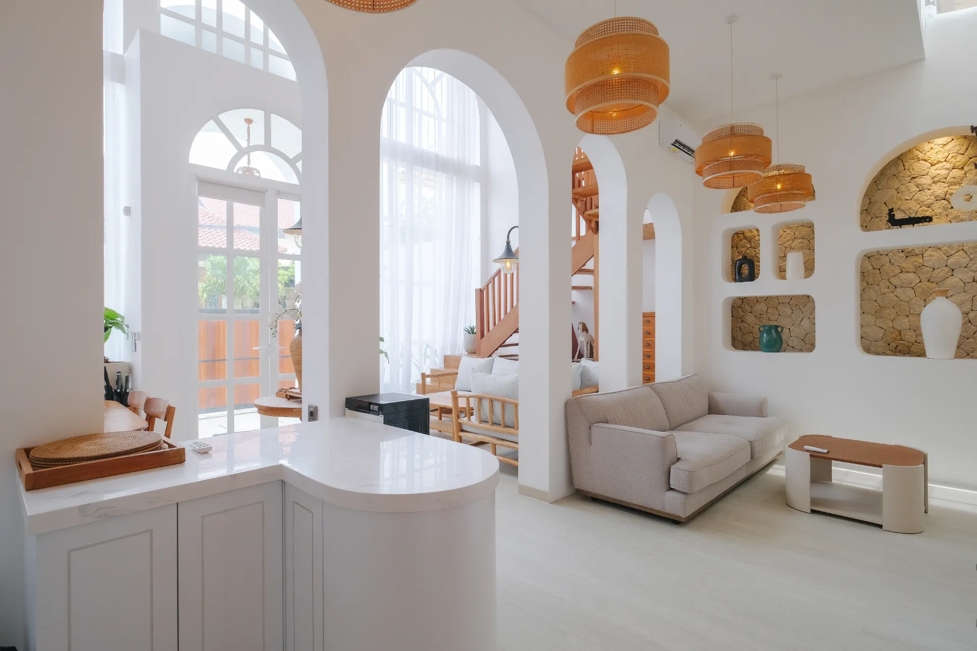 Designer 3BR High-Ceiling Villa in Prime Berawa — image 4