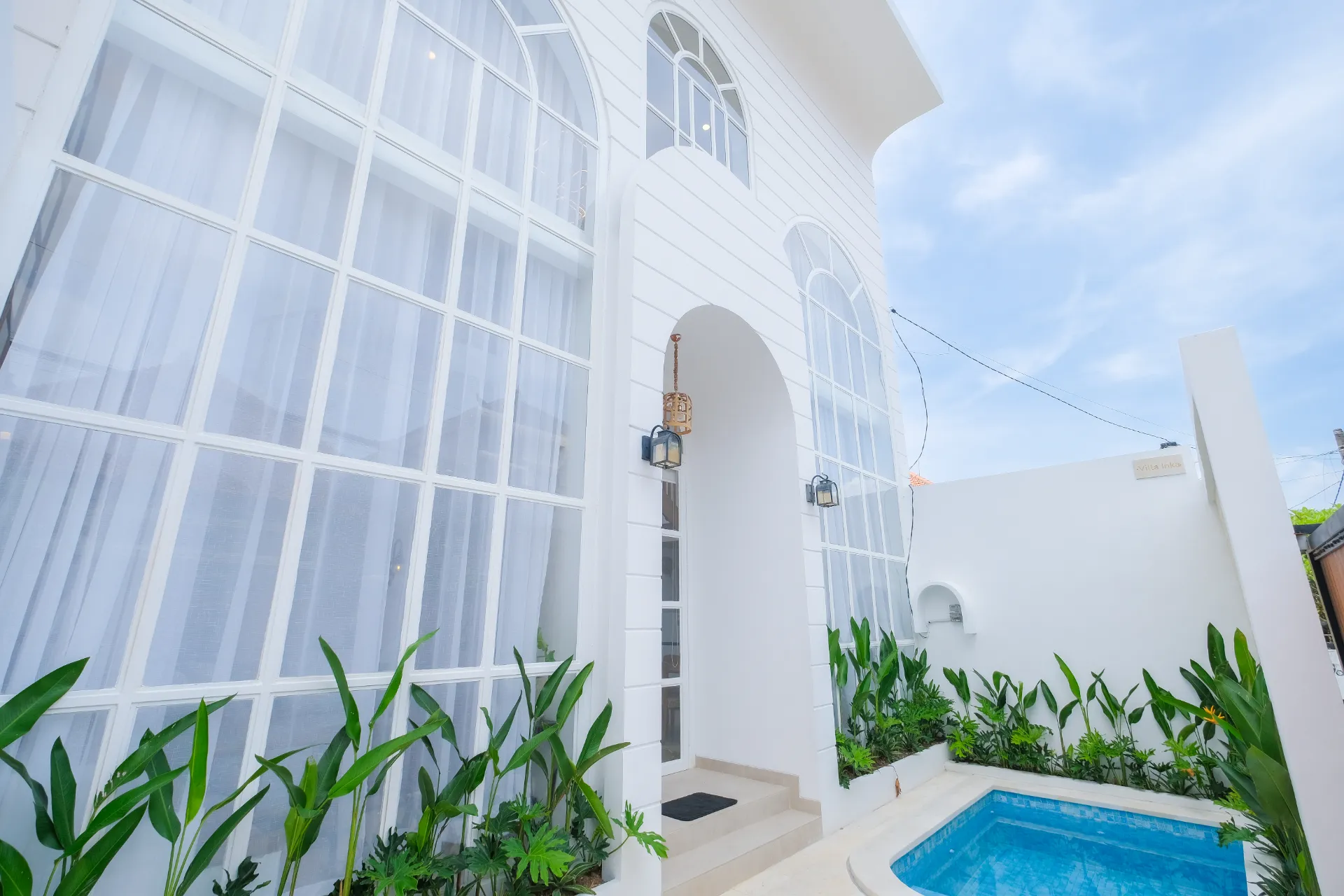 Designer 3BR High-Ceiling Villa in Prime Berawa — image 2