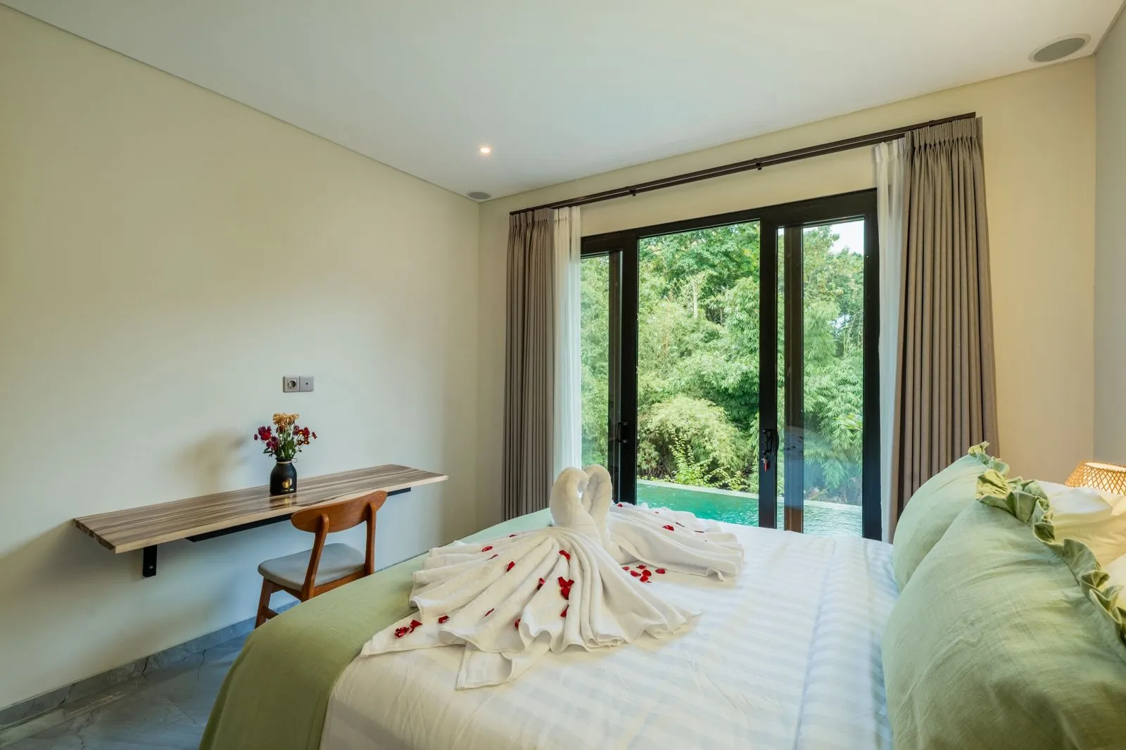 Luxury 3-Bedroom Villa in Sanur — image 3