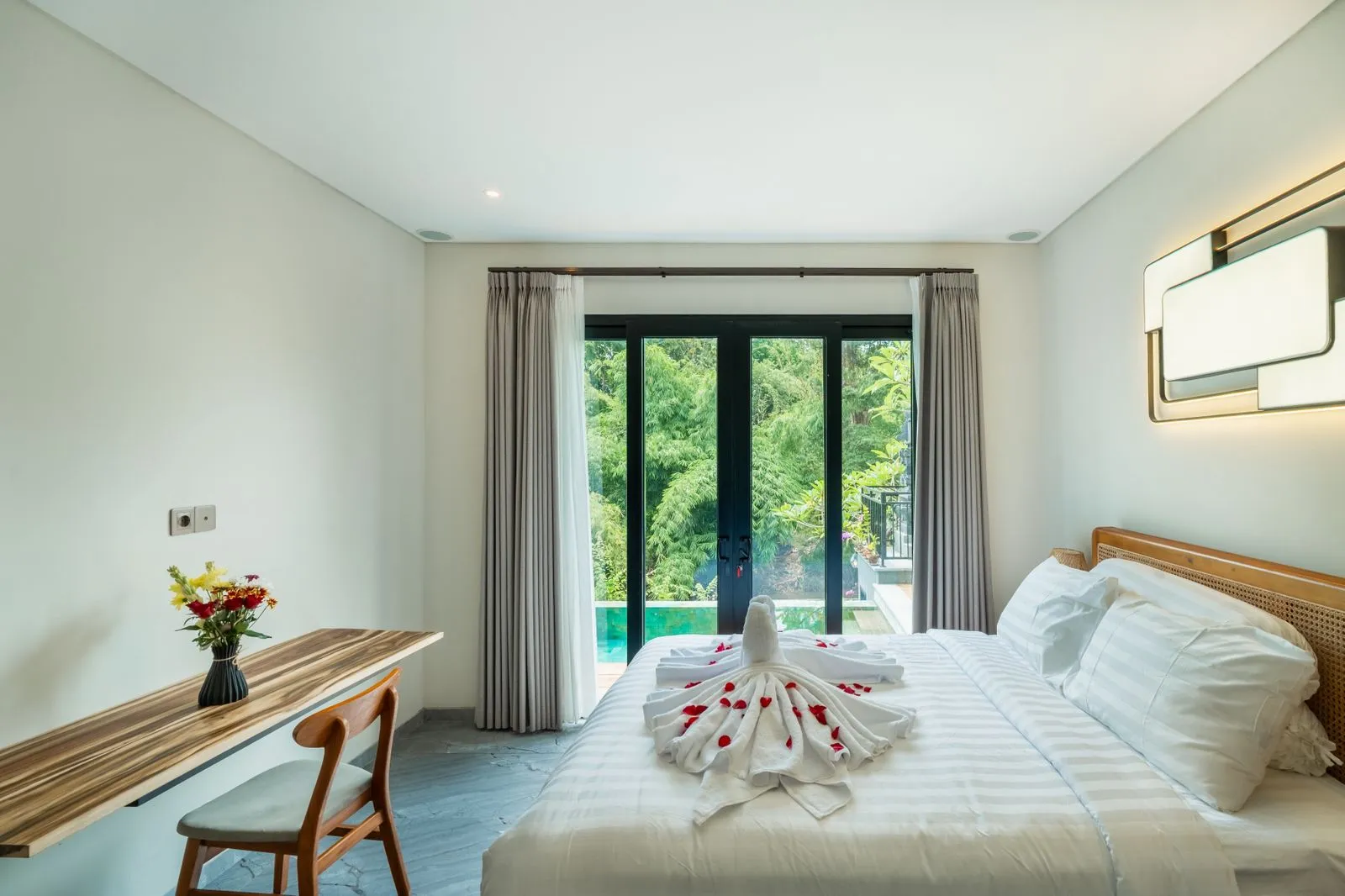 Luxury 3-Bedroom Villa in Sanur — image 4