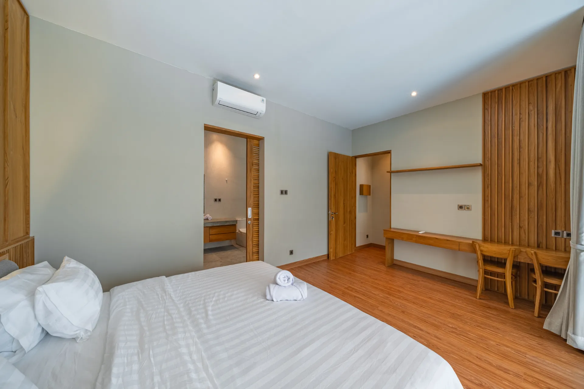 Villa Echo - Brand New Luxury 1-Bedroom Loft Villa next to Echo Beach — image 3