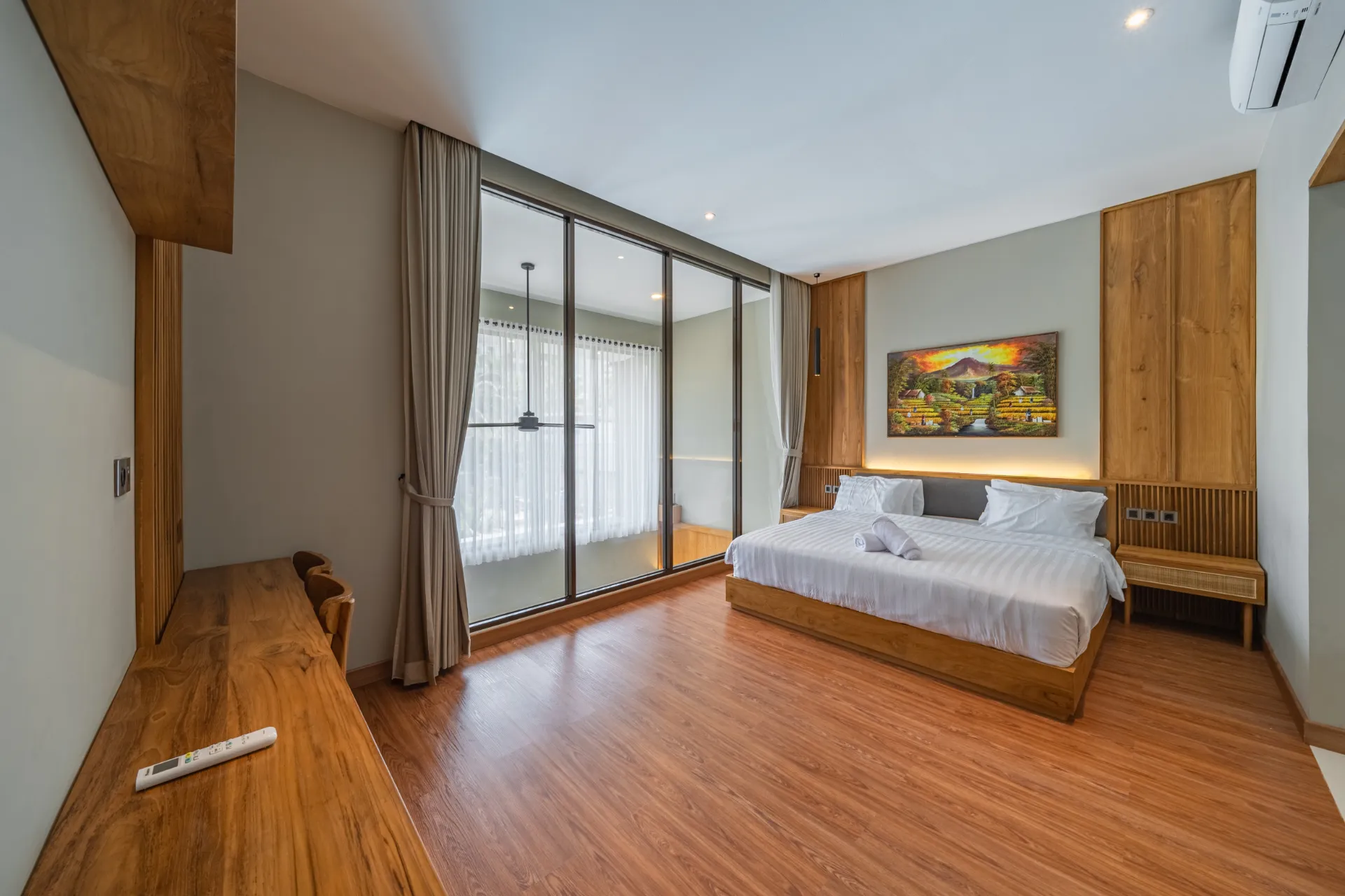 Villa Echo - Brand New Luxury 1-Bedroom Loft Villa next to Echo Beach — image 4