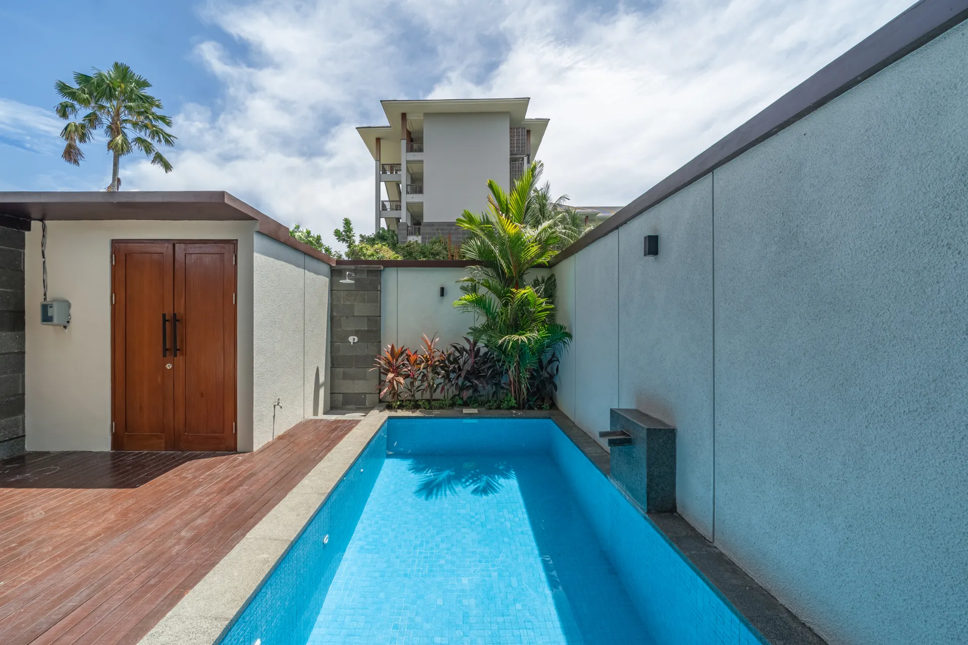 Villa Echo - Brand New Luxury 1-Bedroom Loft Villa next to Echo Beach — image 1