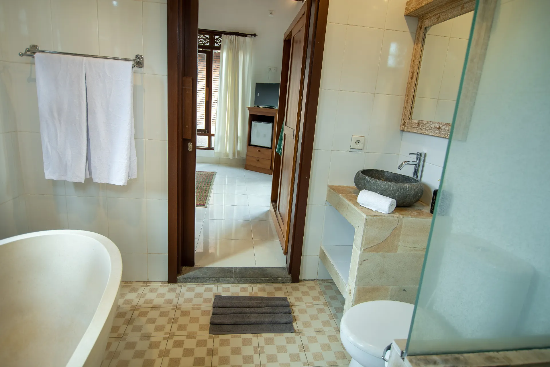 A Room with Private Kitchen and Sharing Pool - The Second Floor