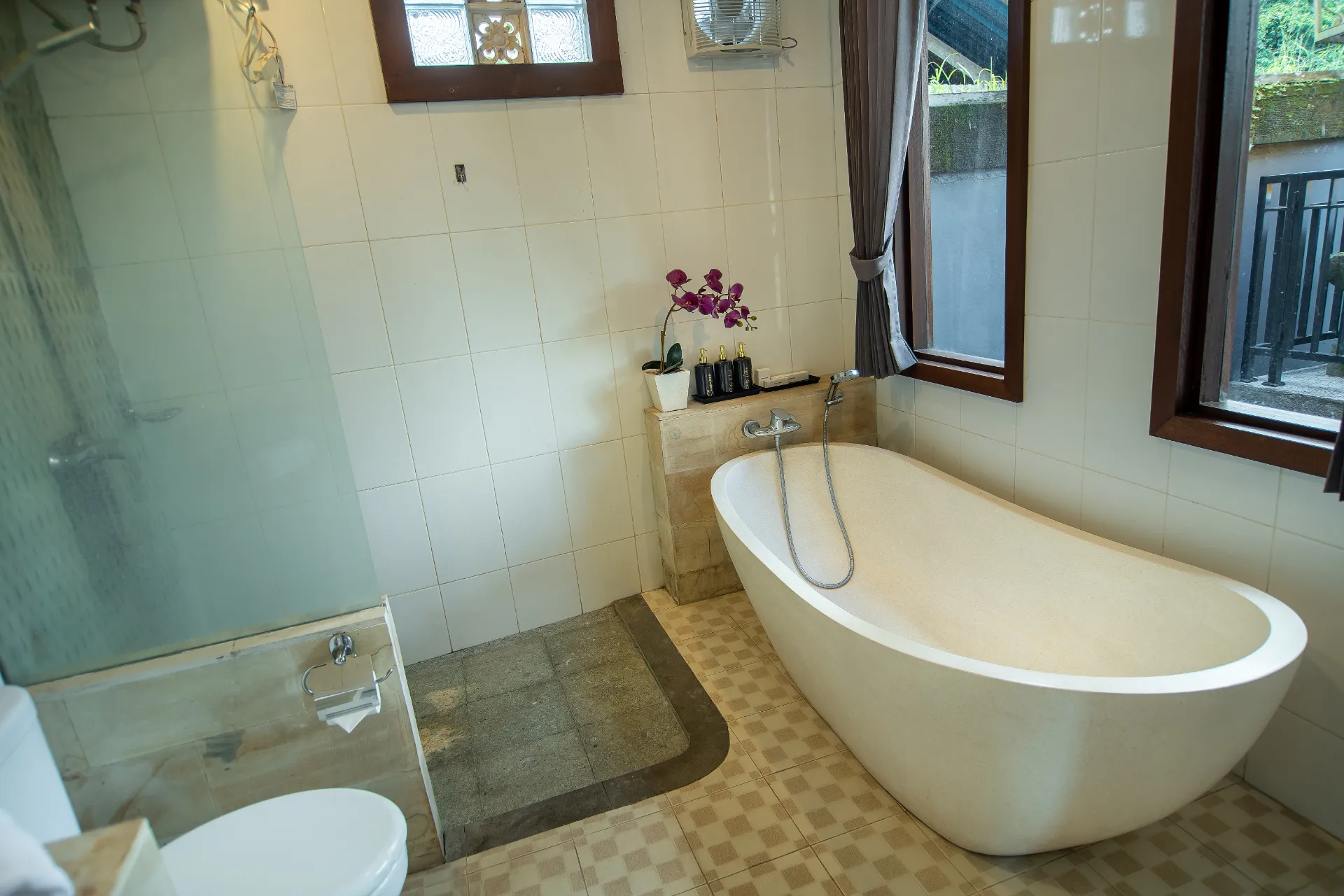 A Room with Private Kitchen and Sharing Pool - The Second Floor — image 2