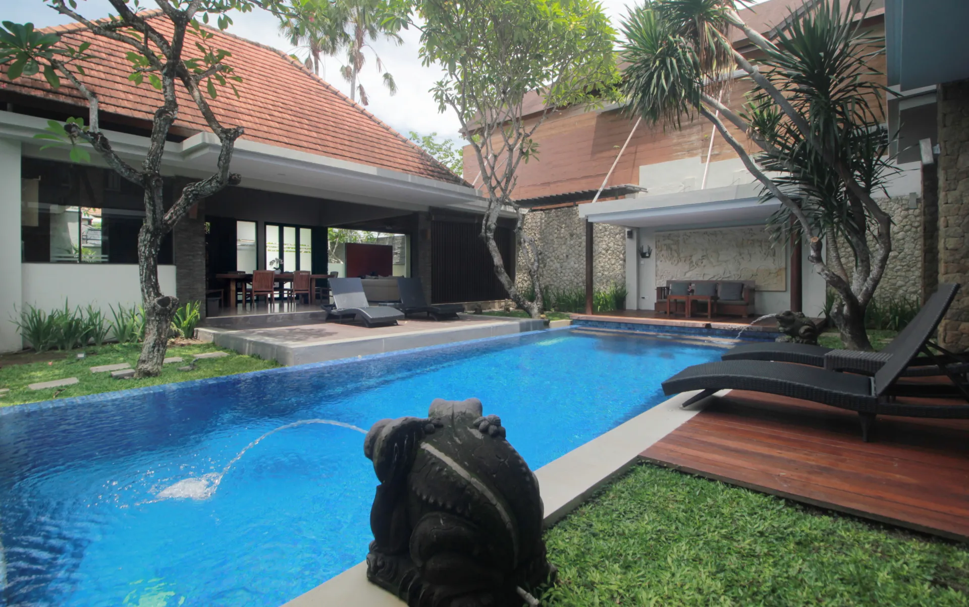 Villa Djayana - Spacious 4-Bedroom Villa in Seminyak — image 1