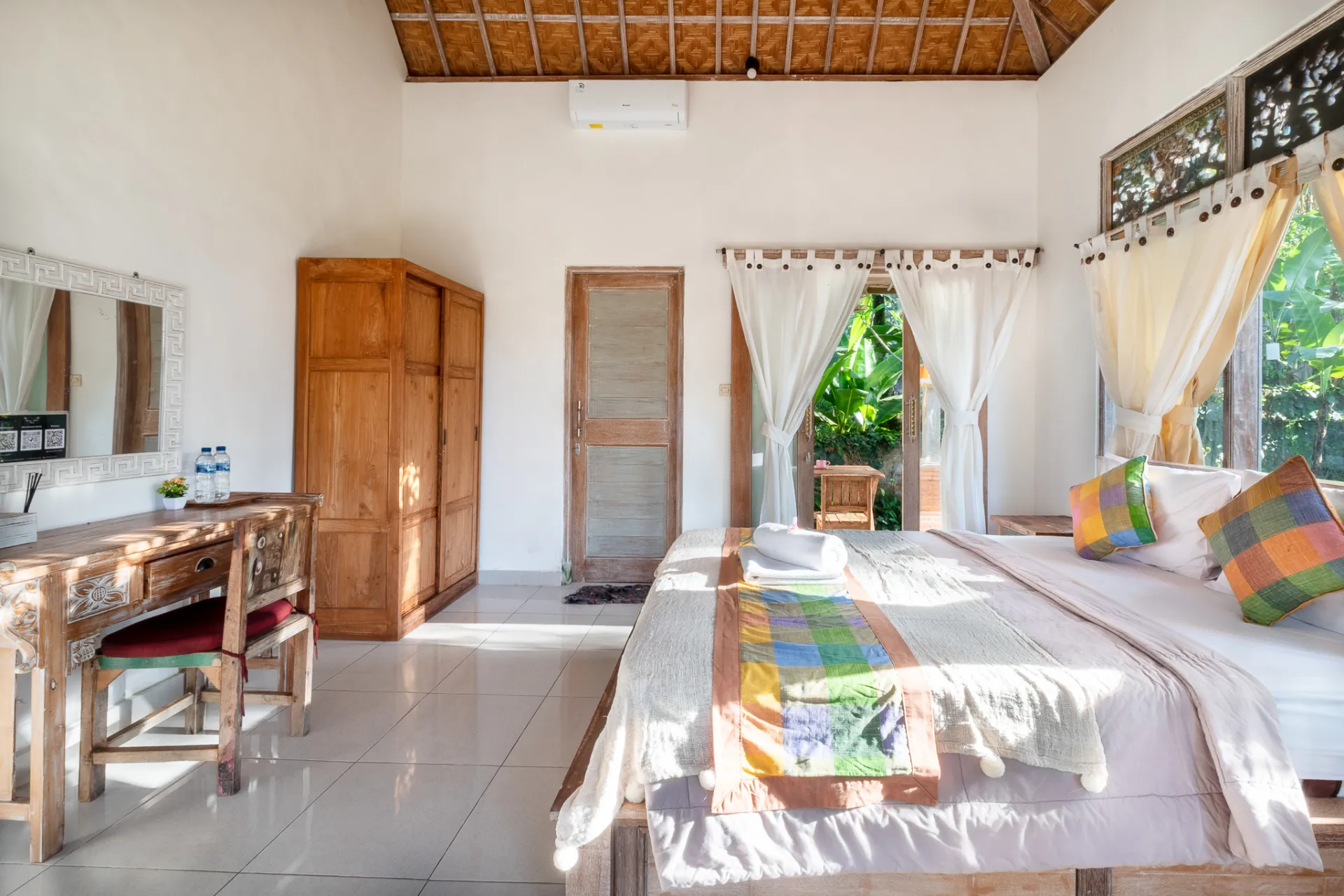 2 Bedroom House with Kitchen and Spacious Yard