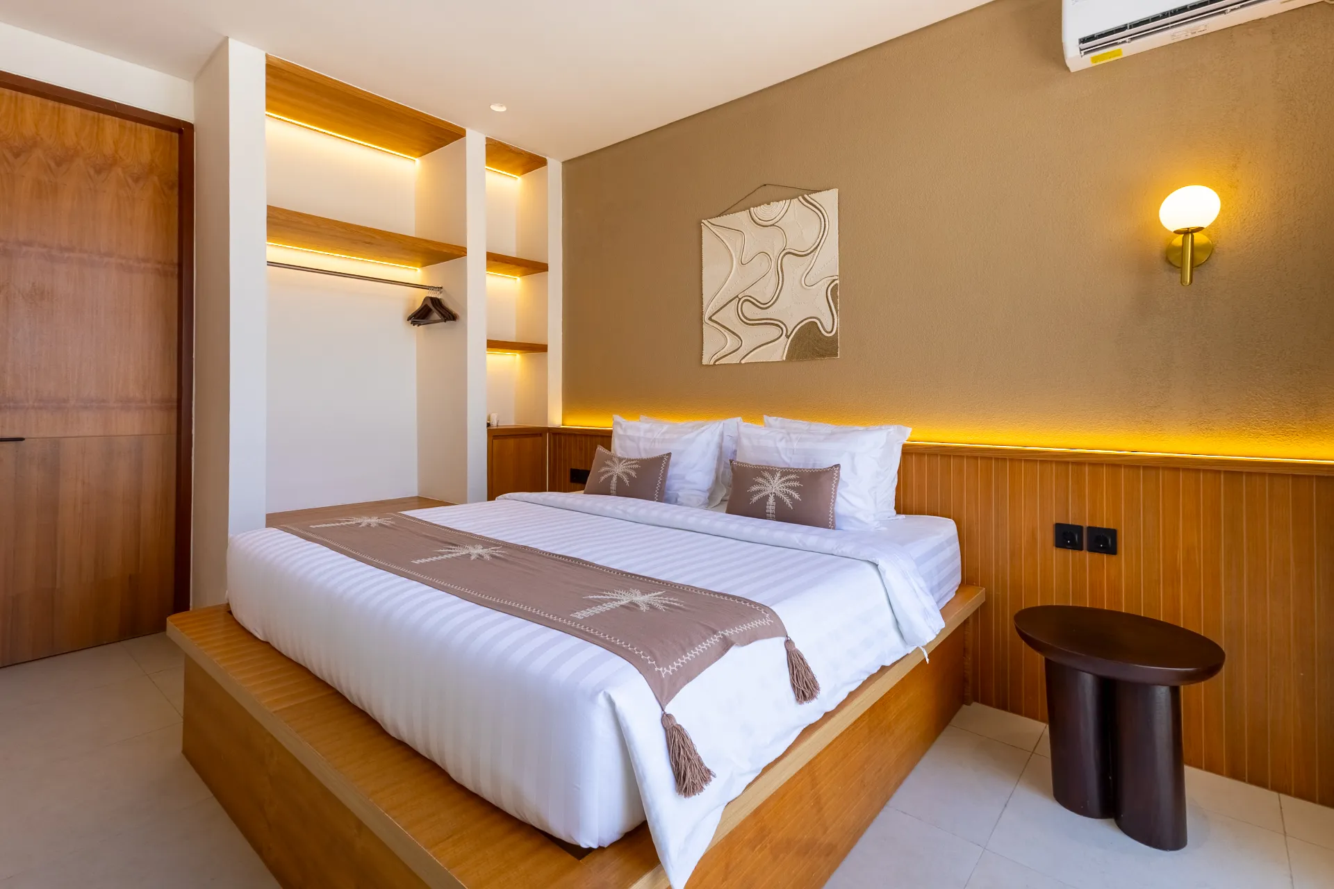Villa Tin - Modern 3BR Private Pool Villa Near Pererenan Beach — image 2