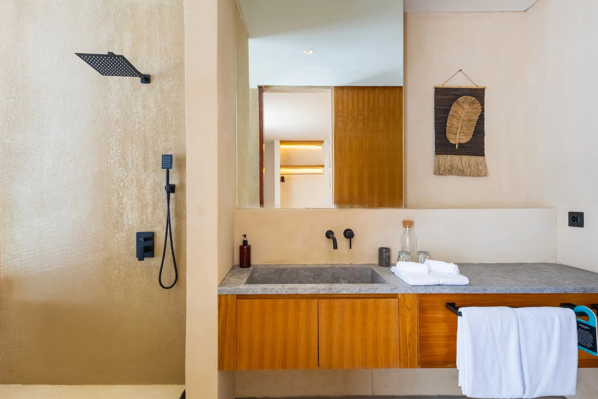 Villa Tin - Modern 3BR Private Pool Villa Near Pererenan Beach — image 3