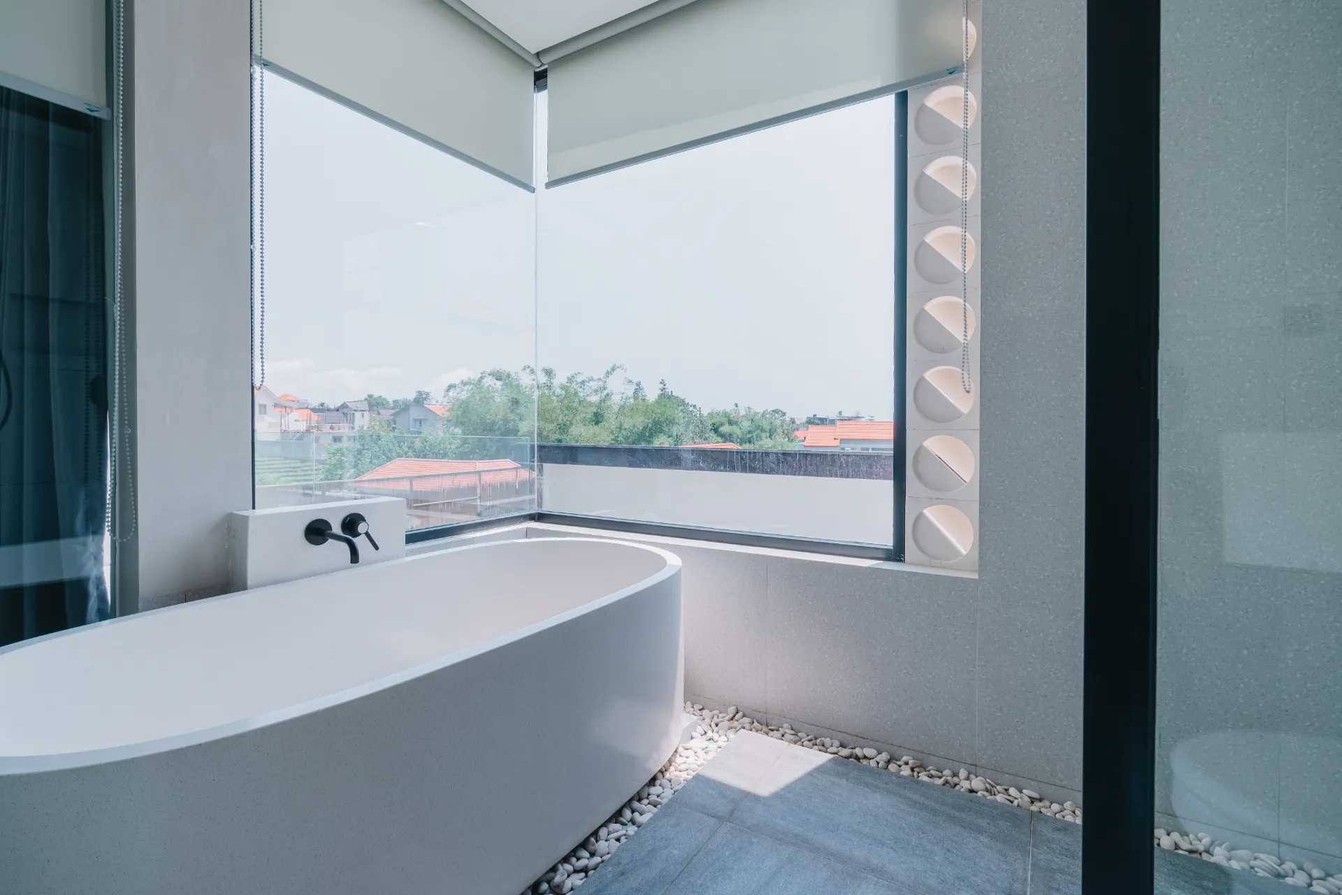 Sunset Views & 7 Mins to Beach! Chic 2BR Pererenan Villa with Enclosed Living — image 4
