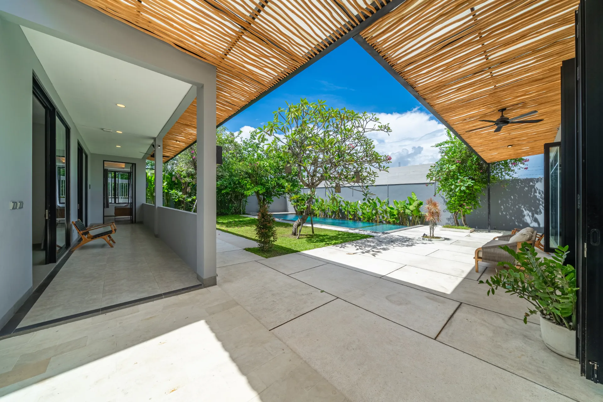 Villa Deliu - Spacious Modern 4-Bedroom Villa with Office Space in Bumbak — image 3