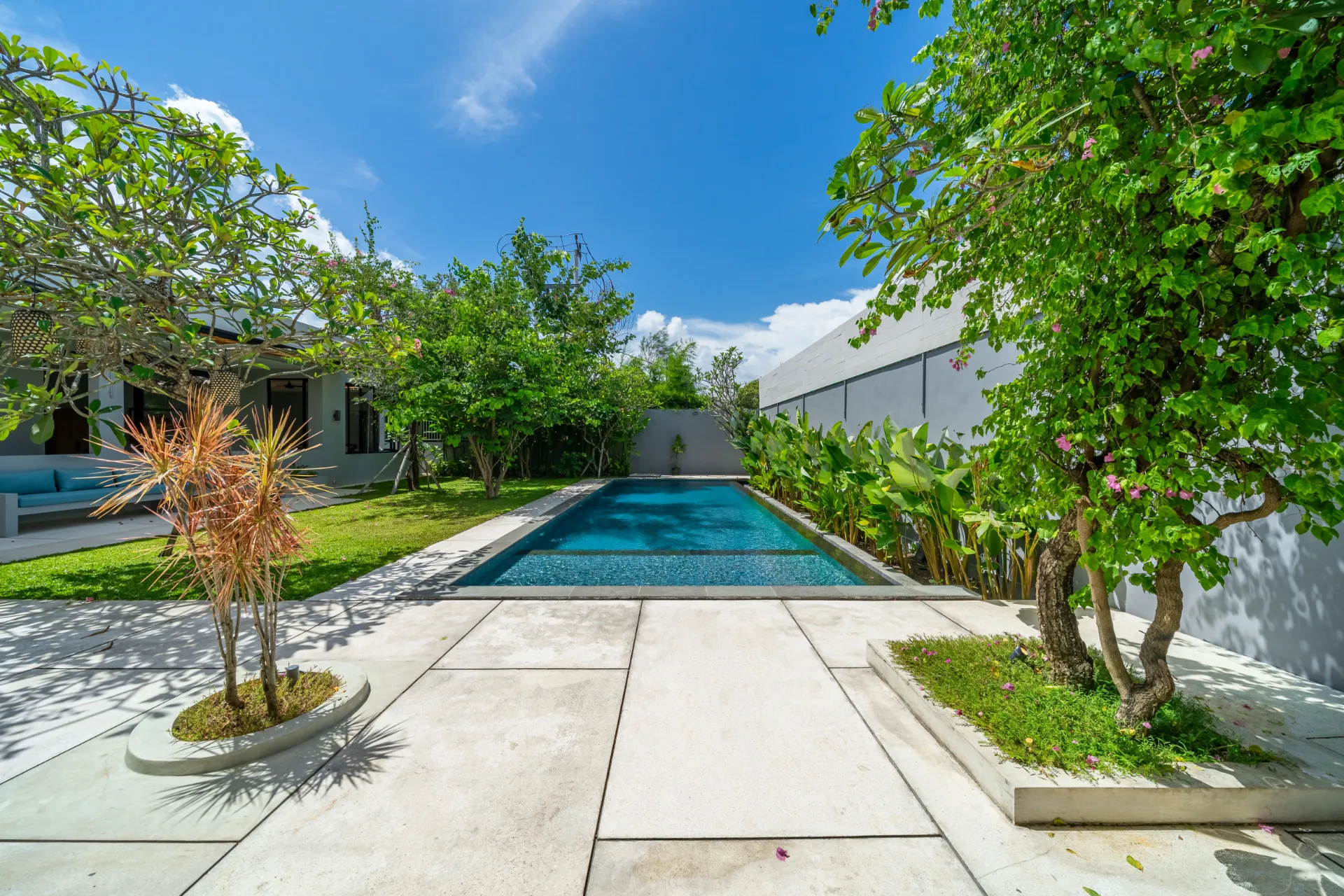 Villa Deliu - Spacious Modern 4-Bedroom Villa with Office Space in Bumbak — image 4