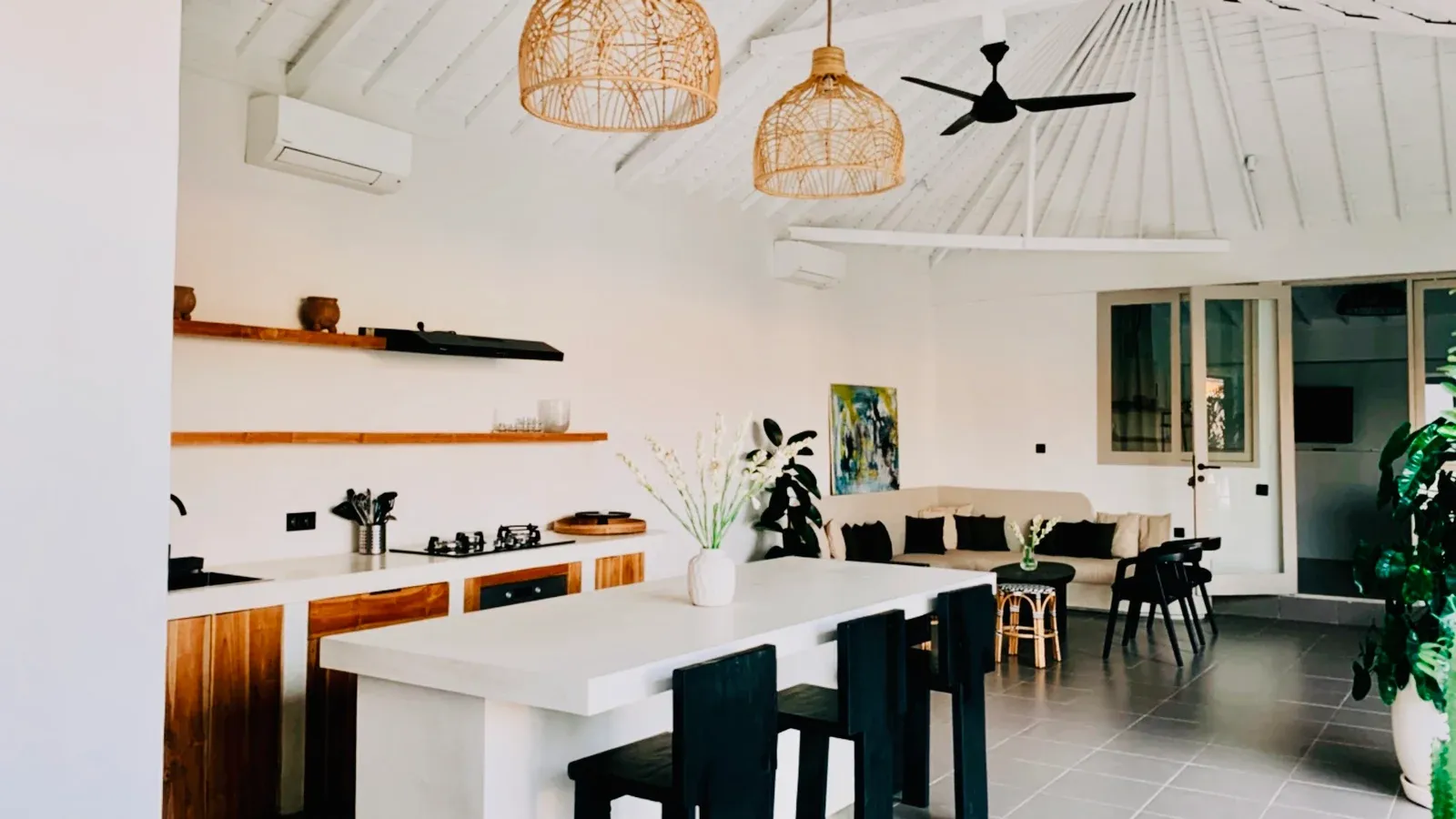 NEWLY RENOVATED 4 BEDROOMS VILLA IN KEROBOKAN – YO90 — image 2