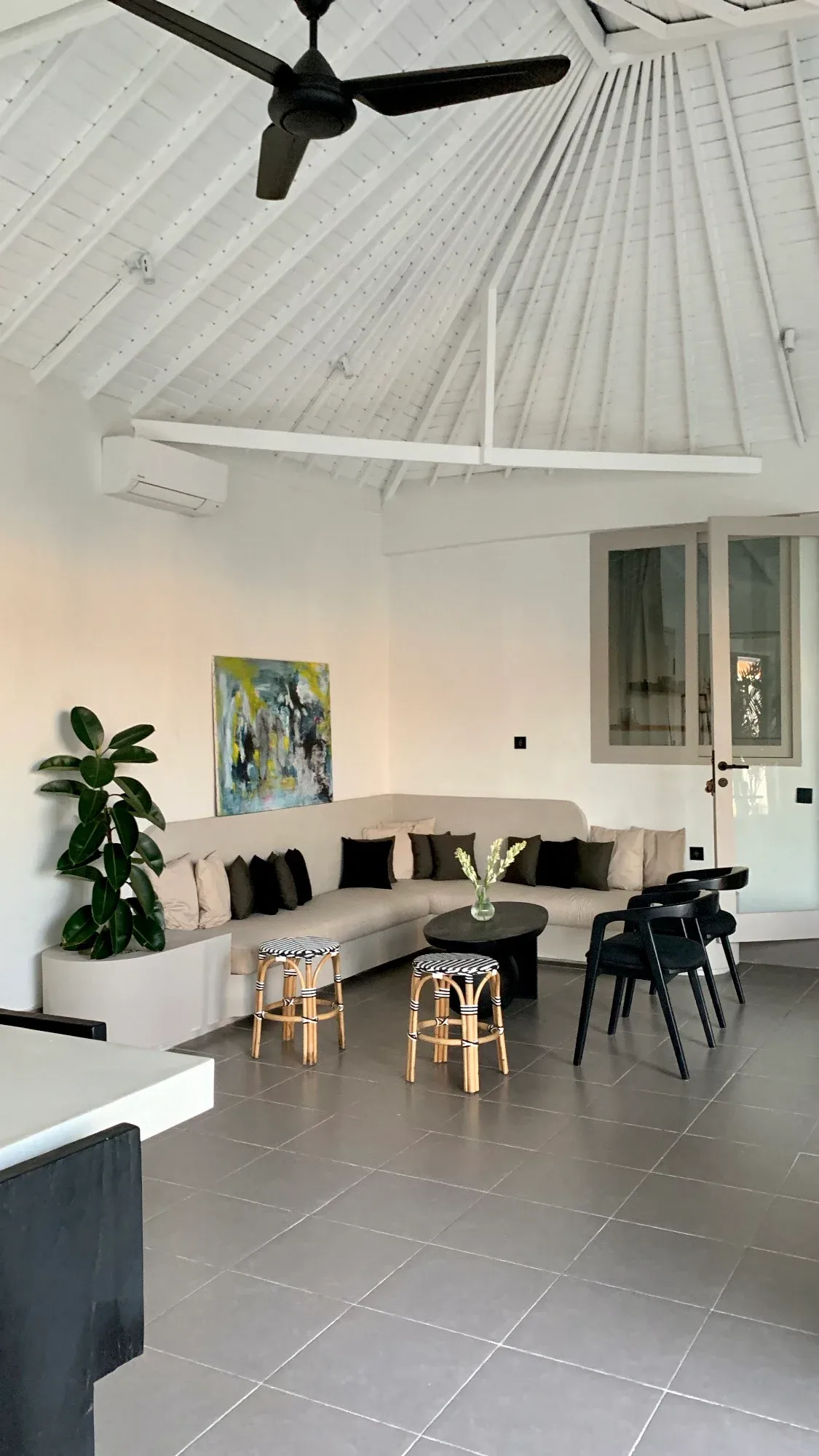 NEWLY RENOVATED 4 BEDROOMS VILLA IN KEROBOKAN – YO90 — image 1
