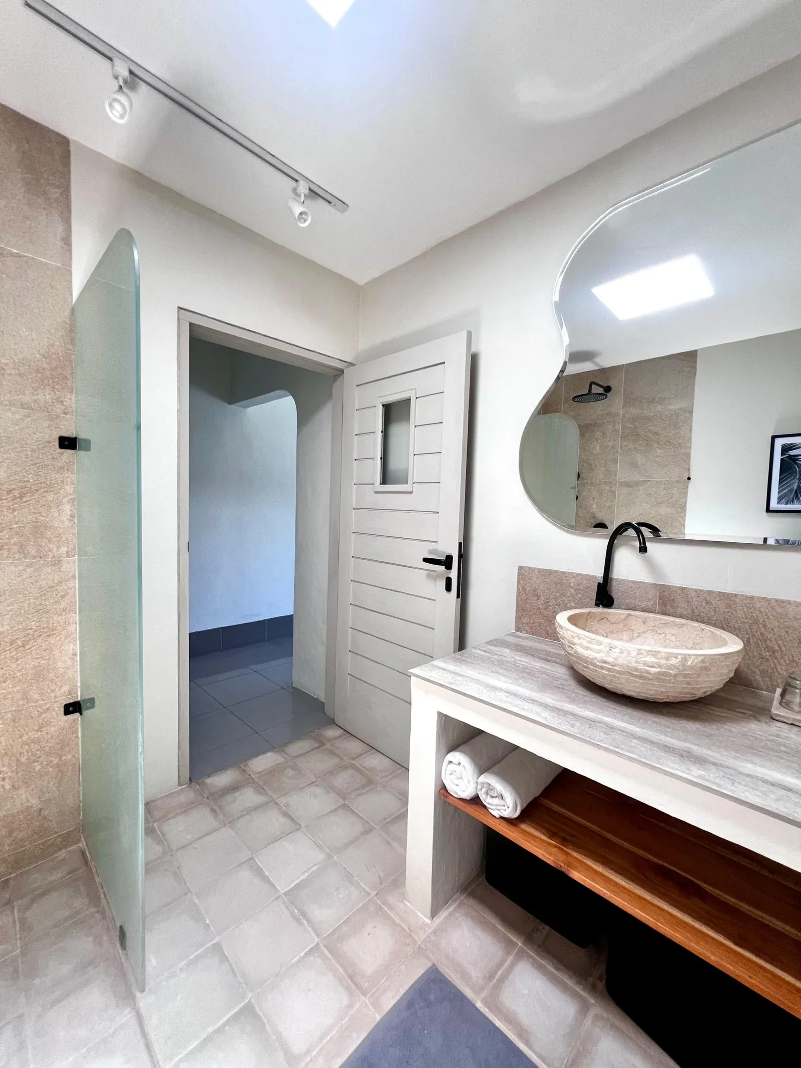 NEWLY RENOVATED 4 BEDROOMS VILLA IN KEROBOKAN – YO90 — image 4