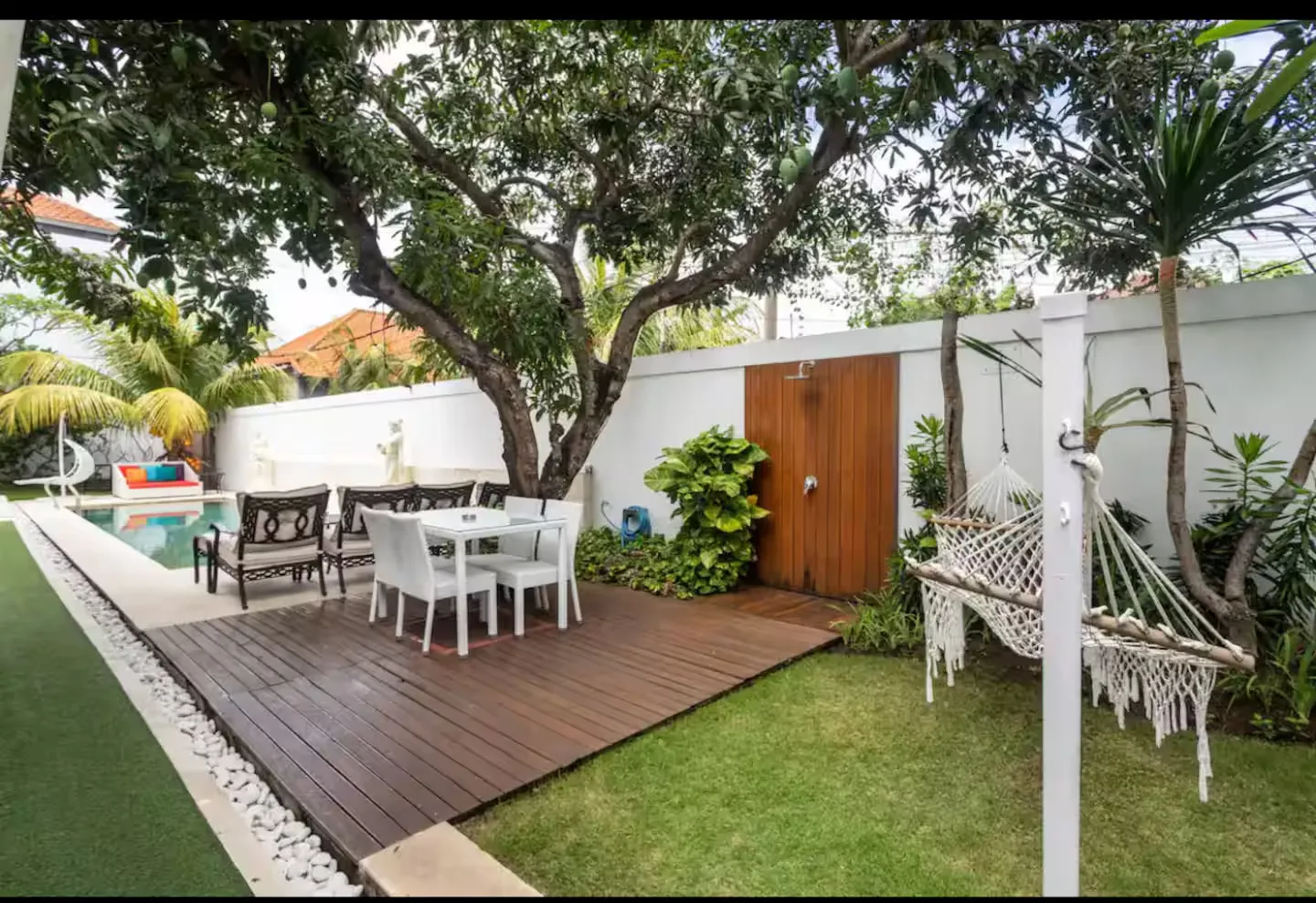Cozy 2 Bedrooms Apartment with Shared Pool Kerobokan