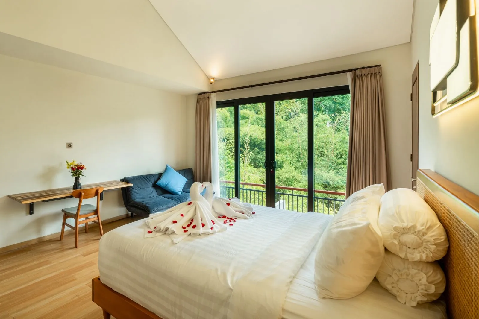 Luxury Villa in Sanur — image 2