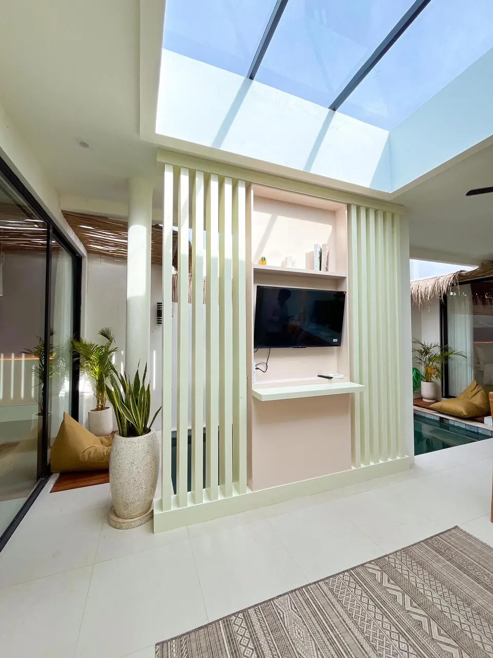 Brand New 2 Bedroom Villa for Rent or Sale in Kerobokan Bali — image 1