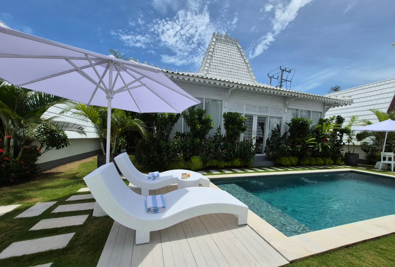 6 Bedrooms Modern Joglo & Bungalow Villa – Pererenan / Canggu — image 2