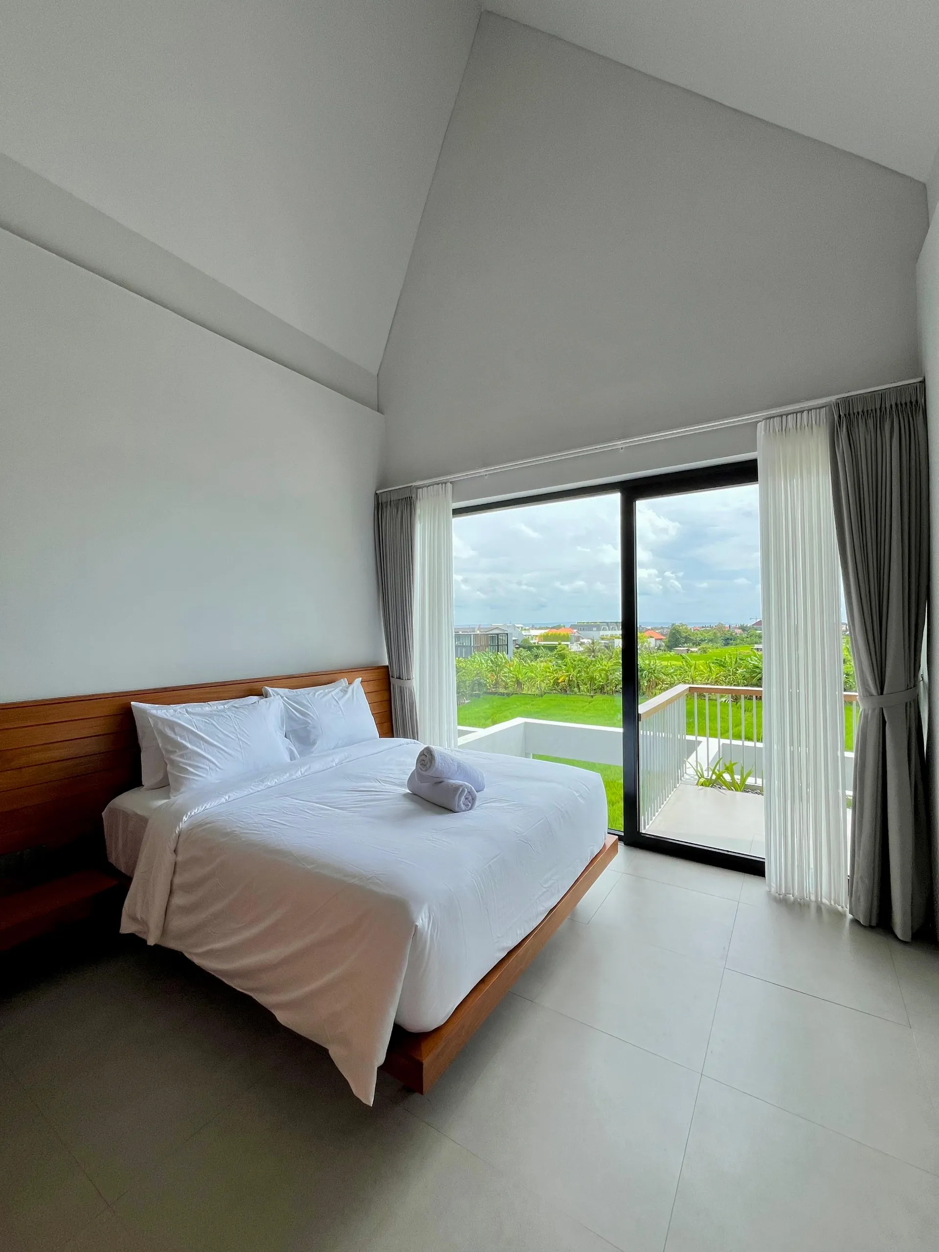 NEWLY BUILT LUXURY VILLA IN BABAKAN KUBU CANGGU - FLOOD-FREE AREA — image 1