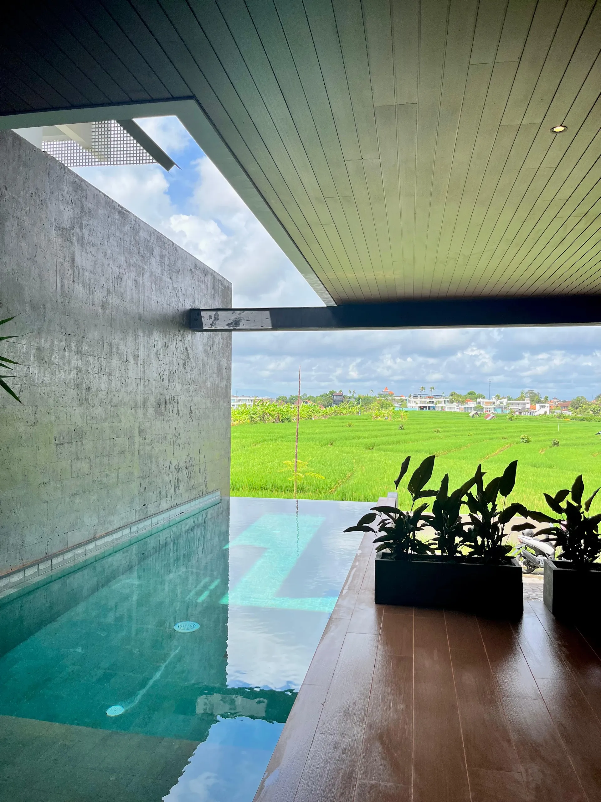 NEWLY BUILT LUXURY VILLA IN BABAKAN KUBU CANGGU - FLOOD-FREE AREA — image 4