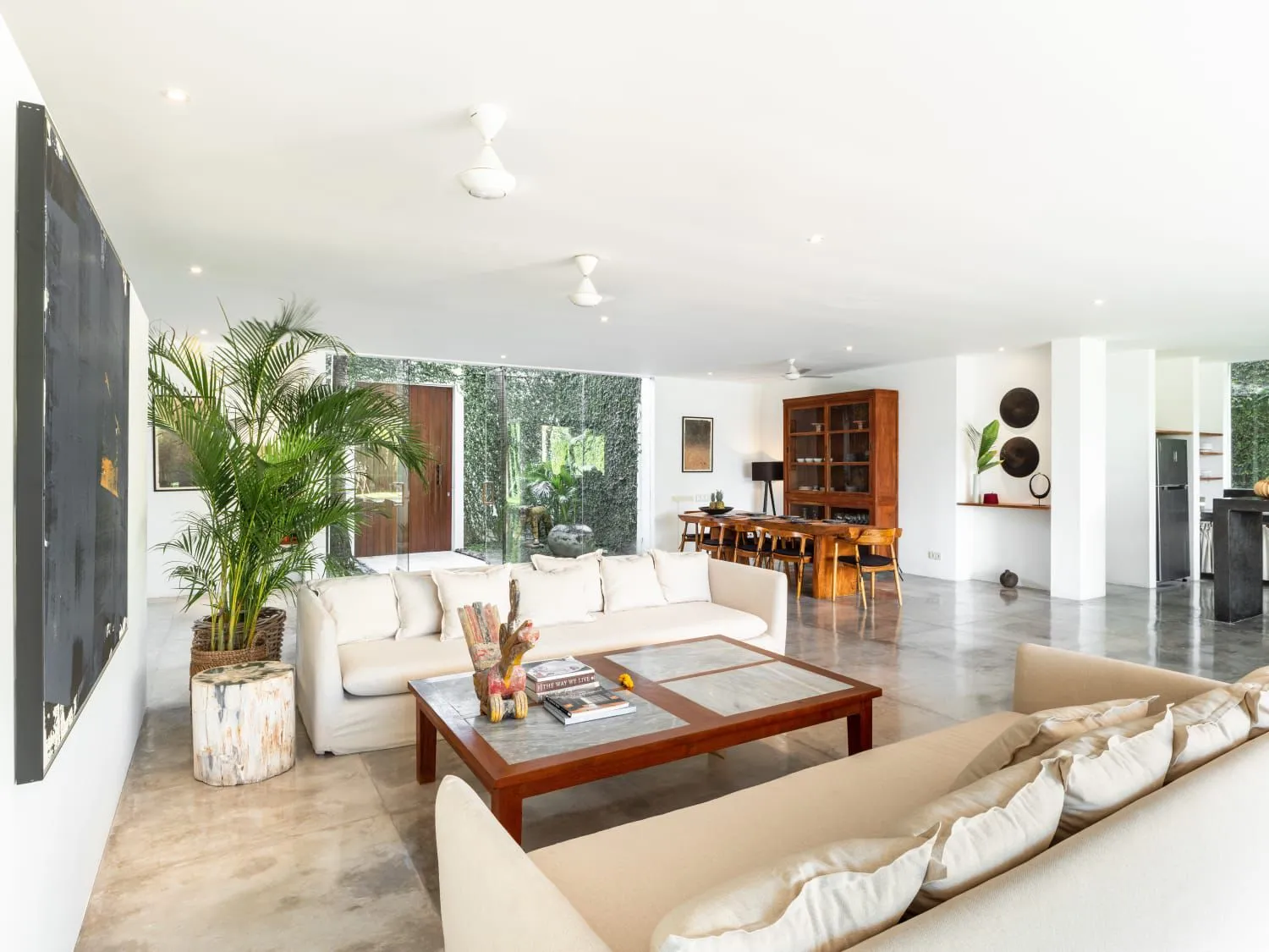 5 Bedrooms Luxury Villa Walking Distance to Echo Beach — image 1