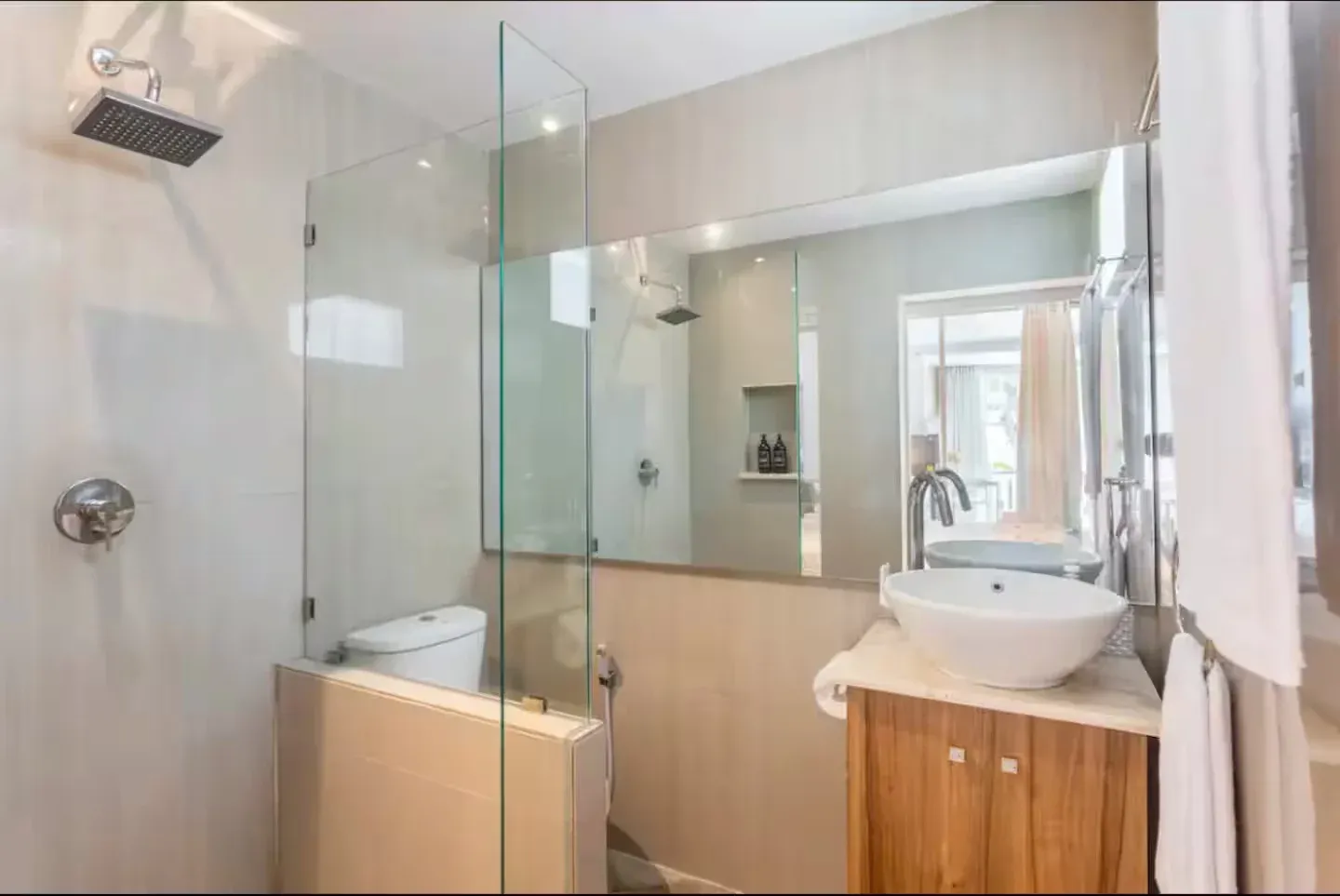 Cozy 2 Bedrooms Apartment with Shared Pool Kerobokan — image 4