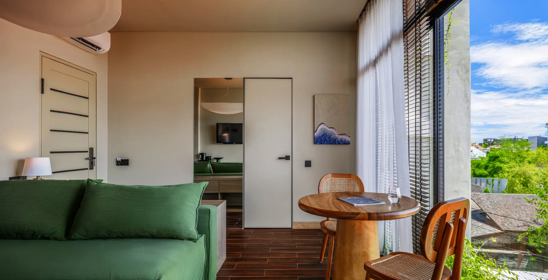 Signature Suite Balcony AVIATOR HOTEL — image 3