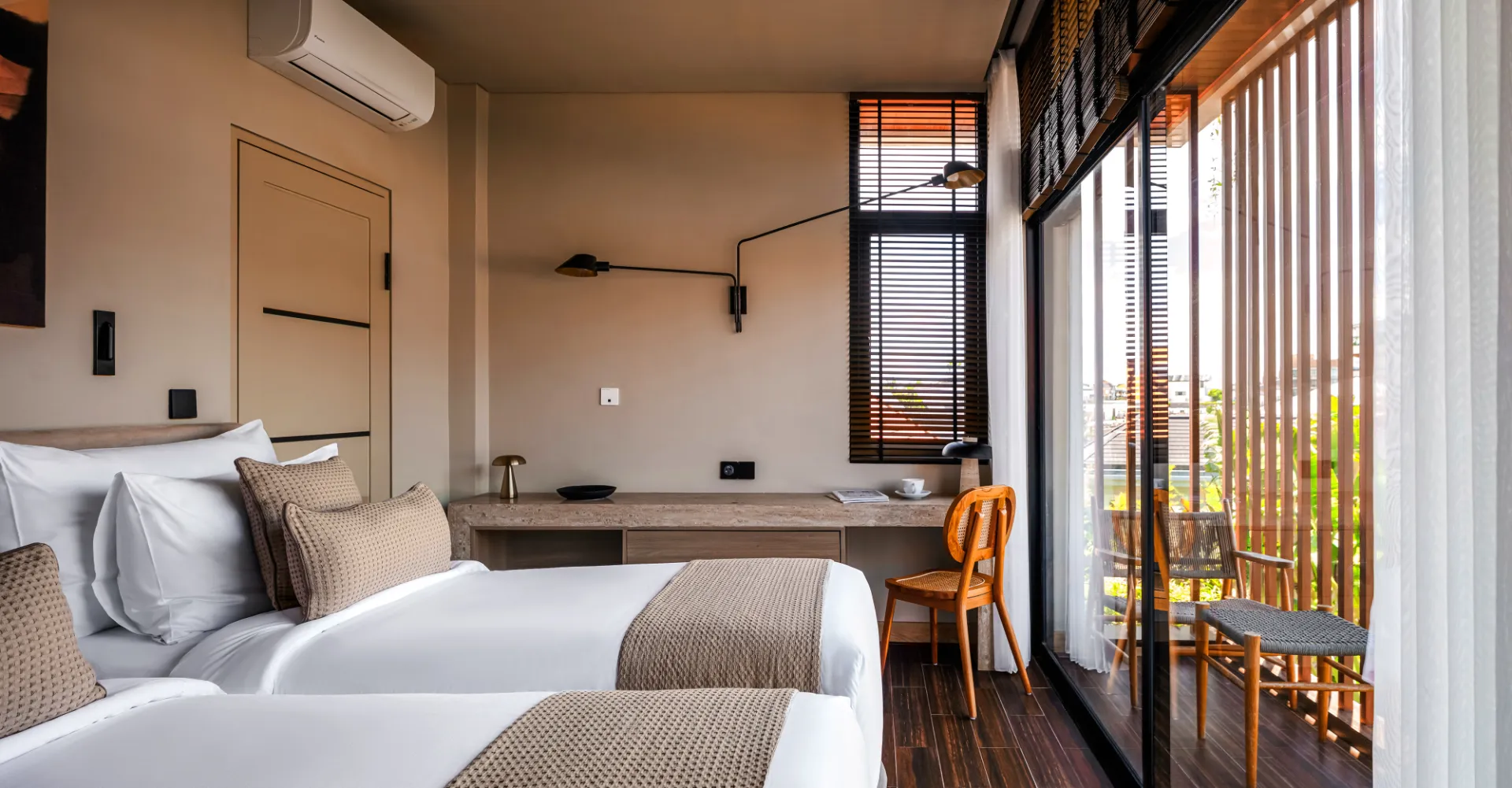 Signature Suite Balcony AVIATOR HOTEL — image 4
