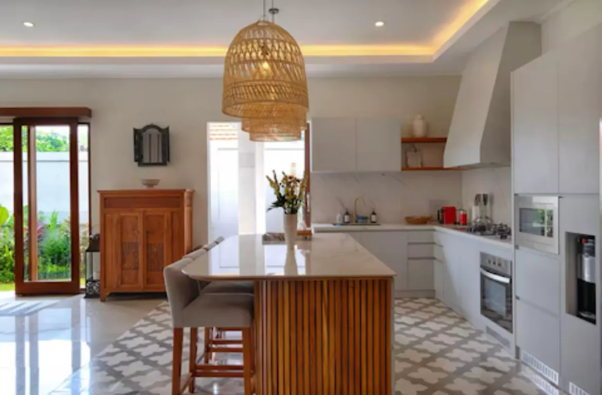 5-Bedroom Luxury Villa in Pererenan | Huge Garden & Private Gym — image 3