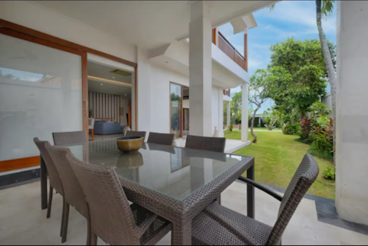5-Bedroom Luxury Villa in Pererenan | Huge Garden & Private Gym — image 4
