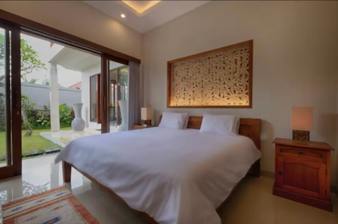 5-Bedroom Luxury Villa in Pererenan | Huge Garden & Private Gym — image 1