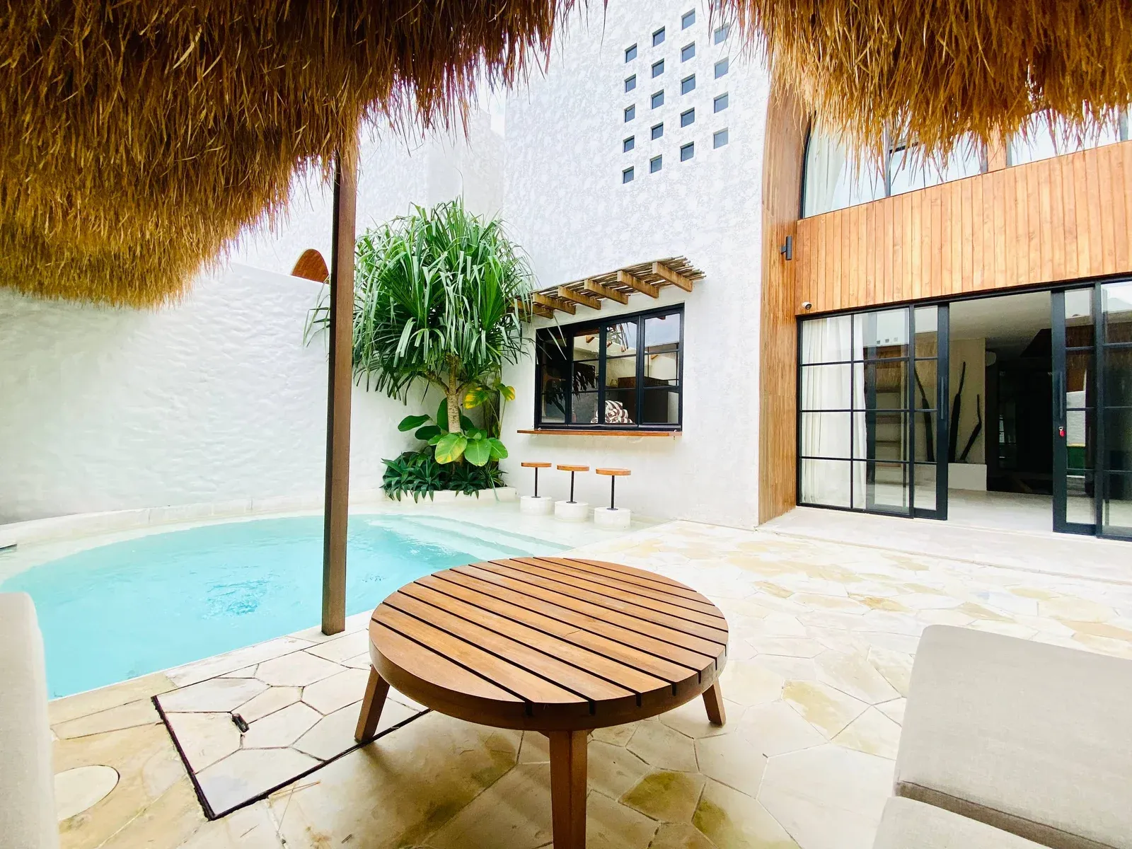 3 BEDROOM LUXURY VILLA FULLY FURNISHED IN BERAWA