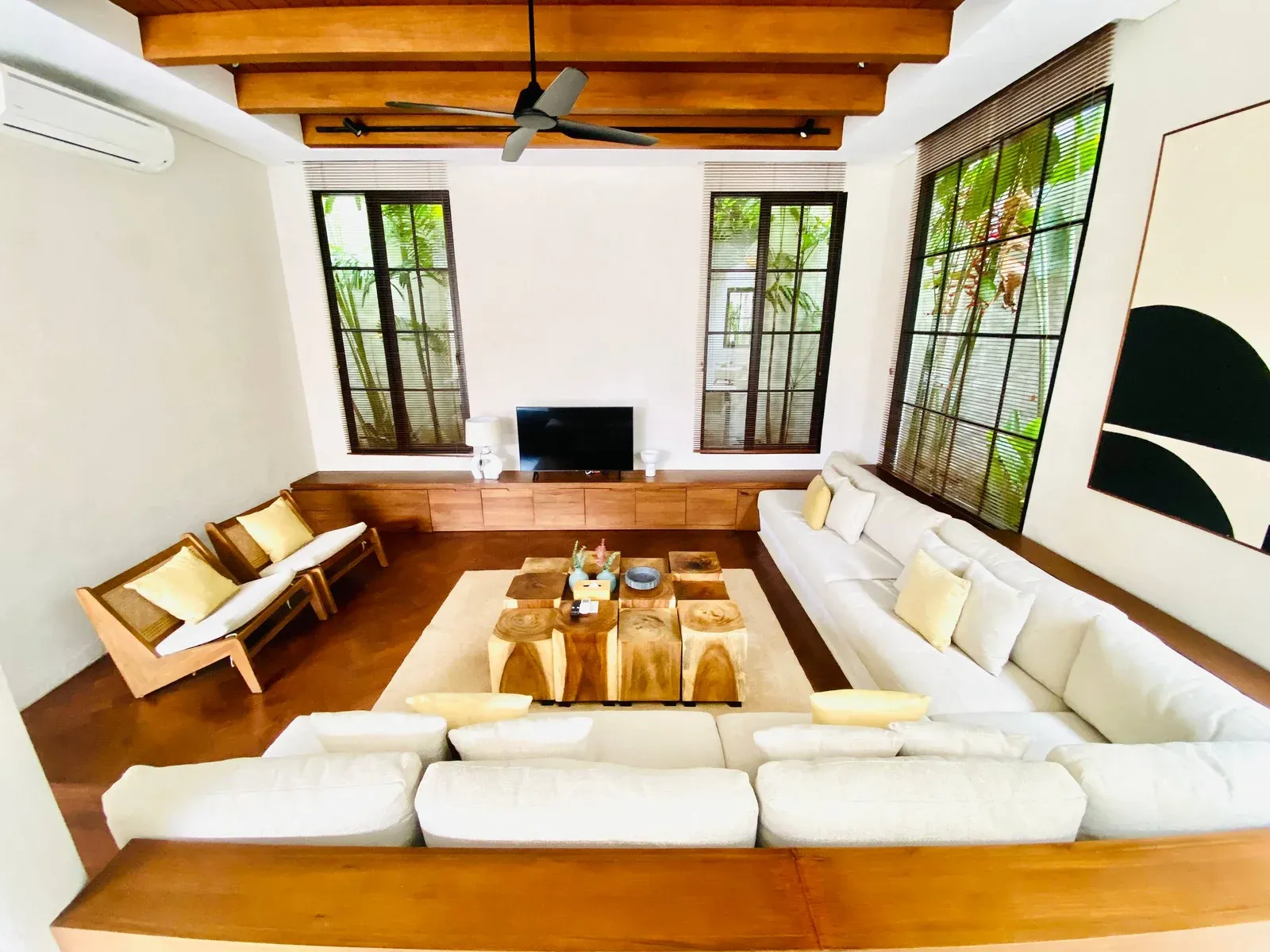 3 BEDROOM LUXURY VILLA FULLY FURNISHED IN BERAWA — image 1
