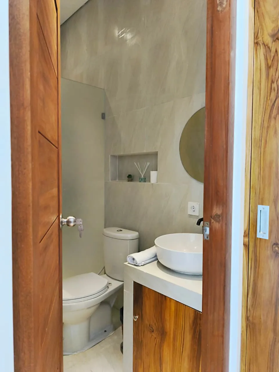 DO SG - FOR RENT NEW MODERN MINIMALISH VILLA IN UNGASAN — image 3