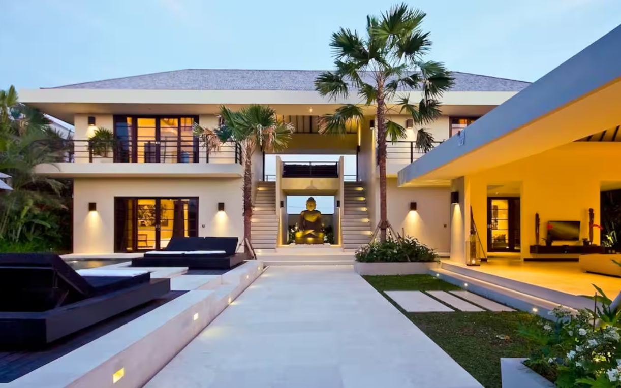 Exquisite 4bd Luxury Villa in the Heart of Berawa!