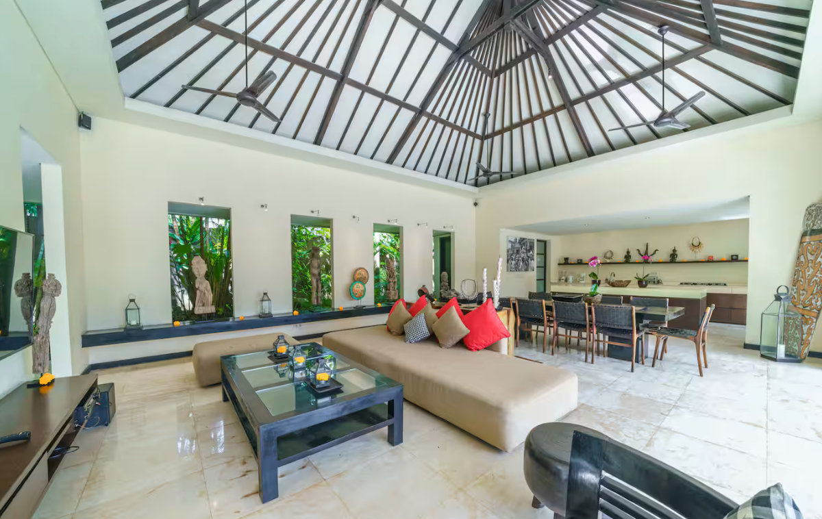 Exquisite 4bd Luxury Villa in the Heart of Berawa! — image 2
