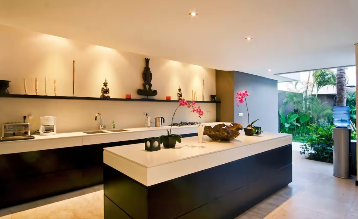Exquisite 4bd Luxury Villa in the Heart of Berawa! — image 3
