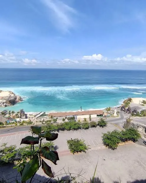 Batu Belig Canggu Villa - Best Value Walk to Beach & cafe del mar 3BR 26 mil p/m — image 2