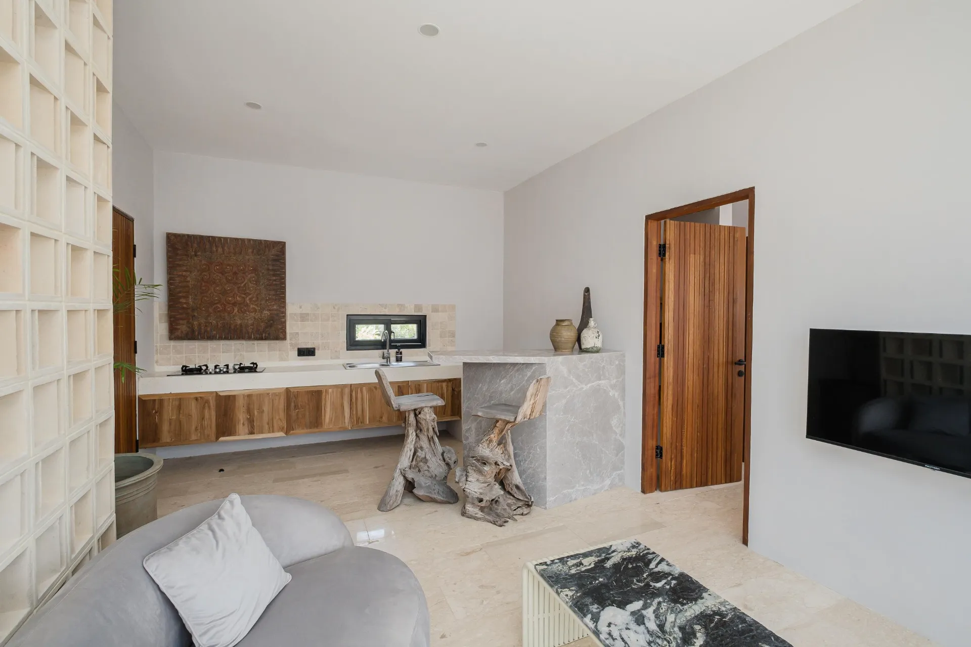 Modern 1BR Apartment – Minutes from Balangan Beach — image 3